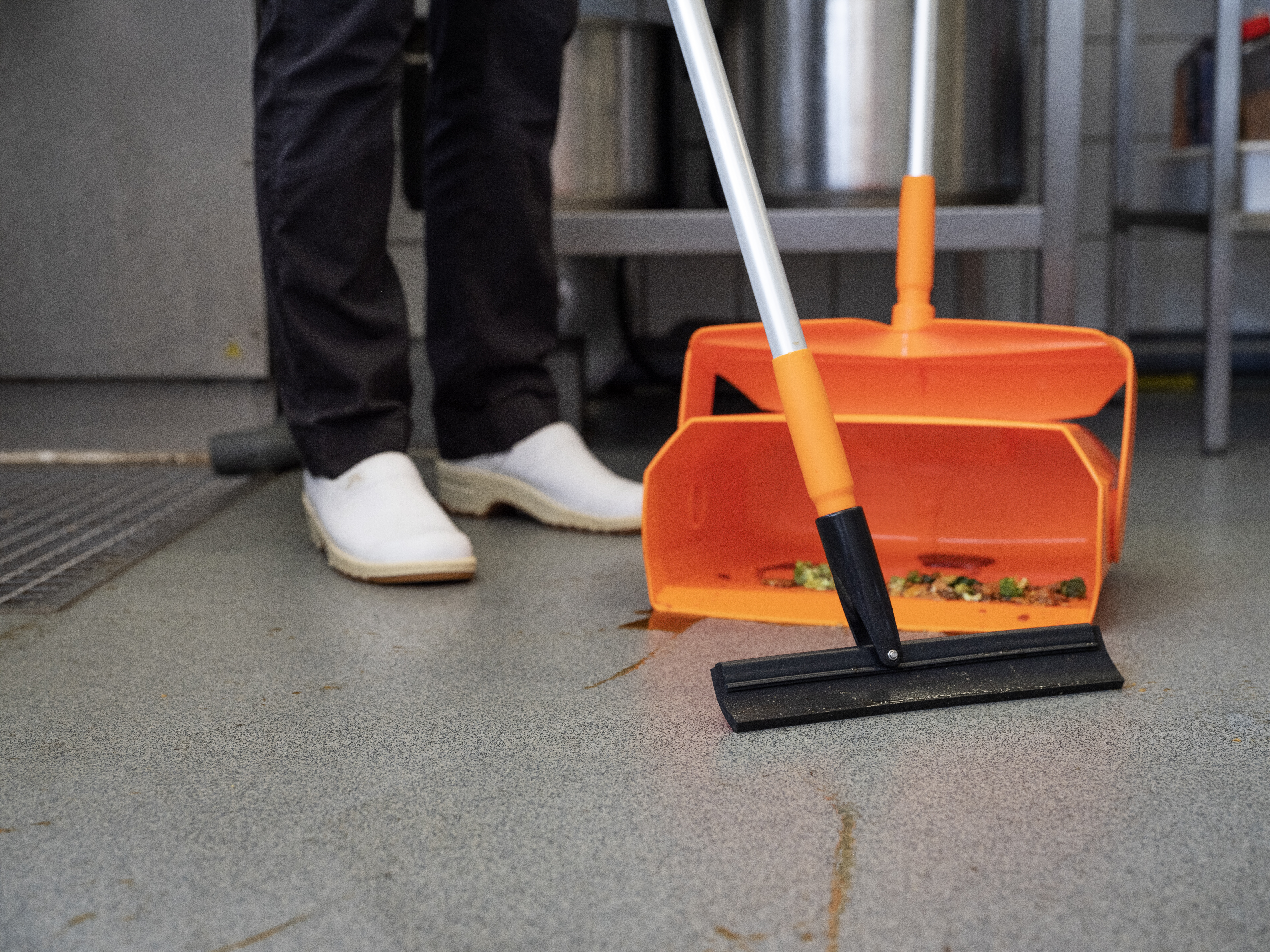 Vikan Dustpan set, closable with broom, 350 mm, Medium, Blue