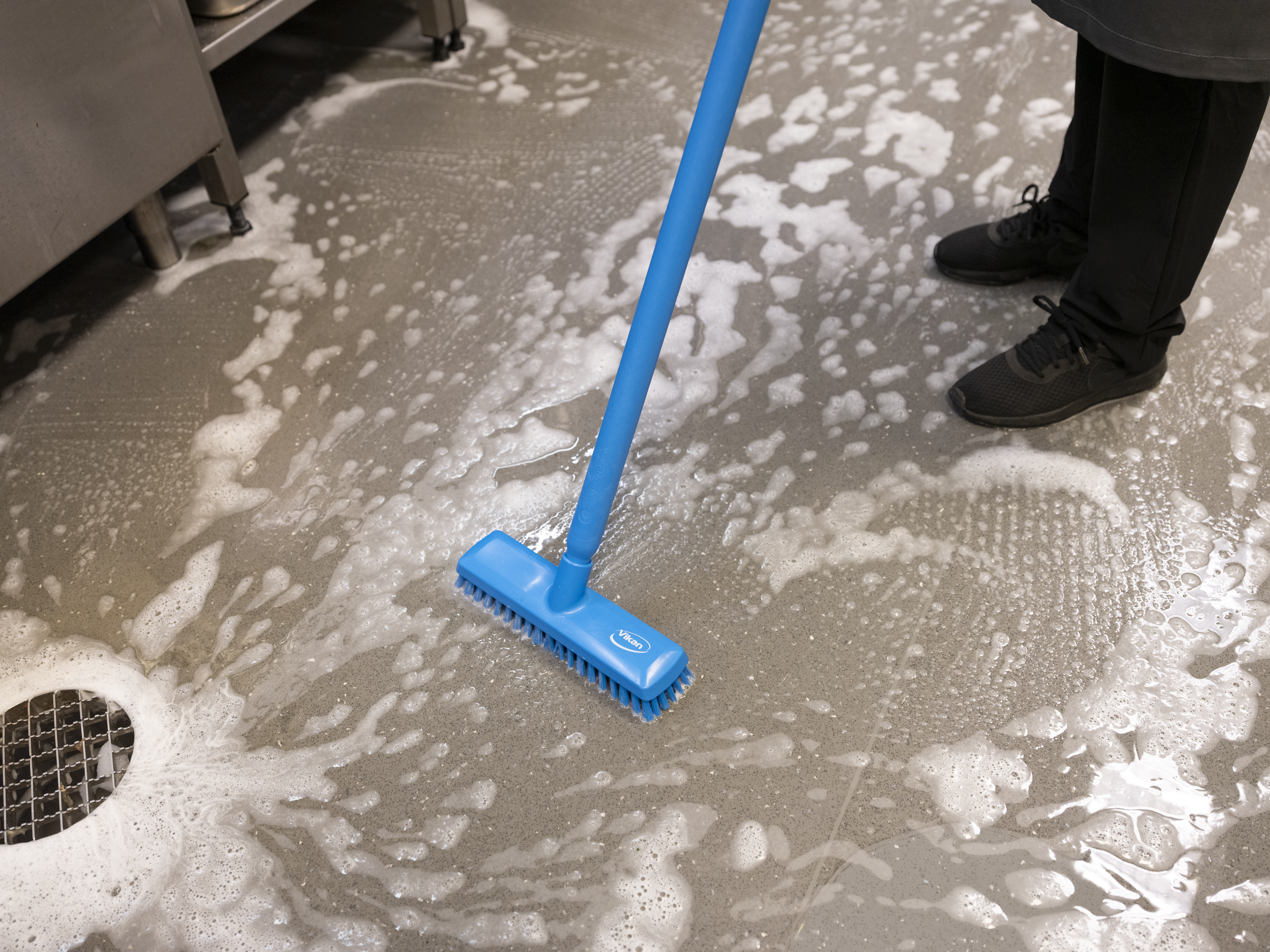 Vikan Deck Scrub, waterfed, 270 mm, Very hard, Blue