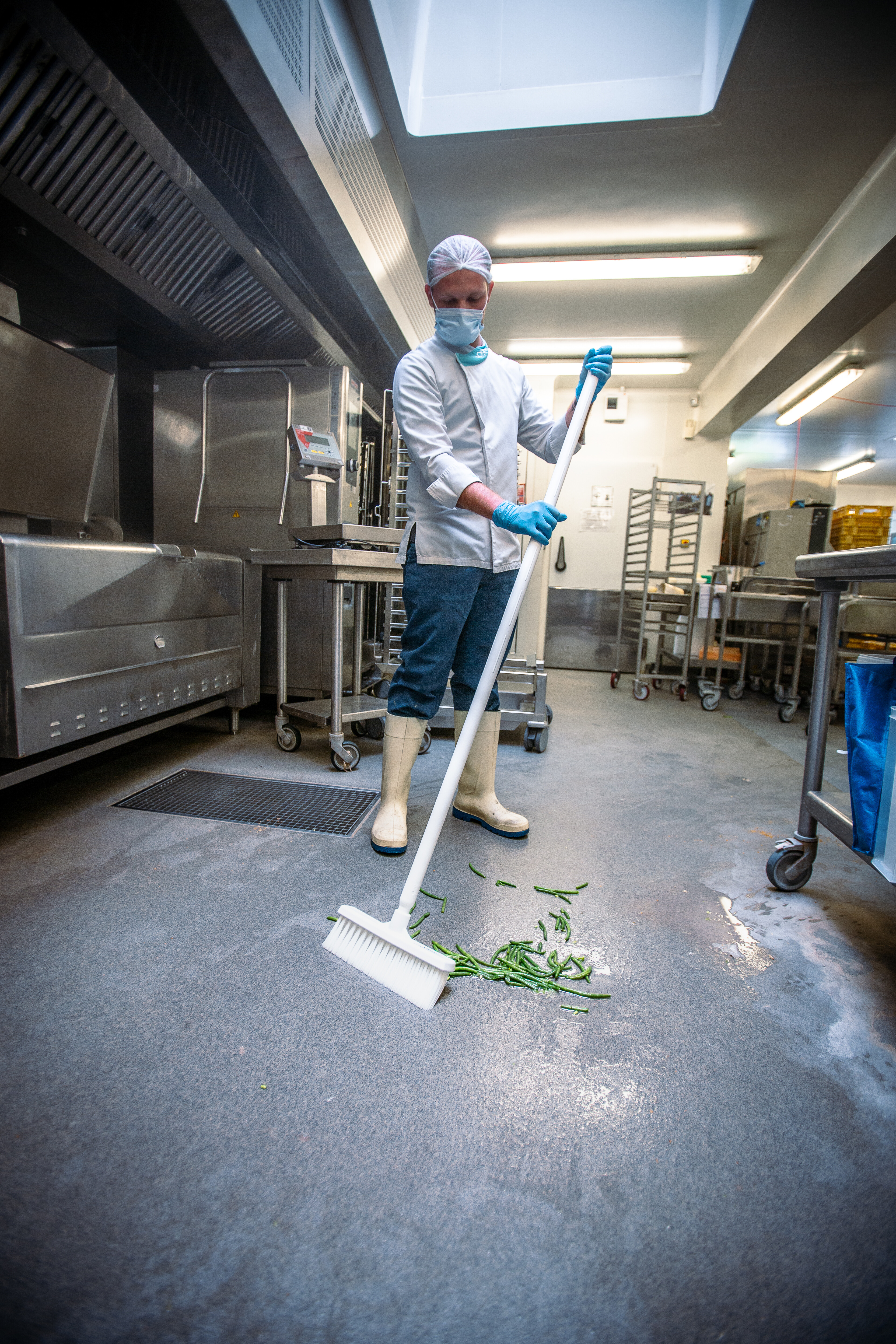 Vikan Broom w/ Straight Neck, 310 mm, Medium, Blue