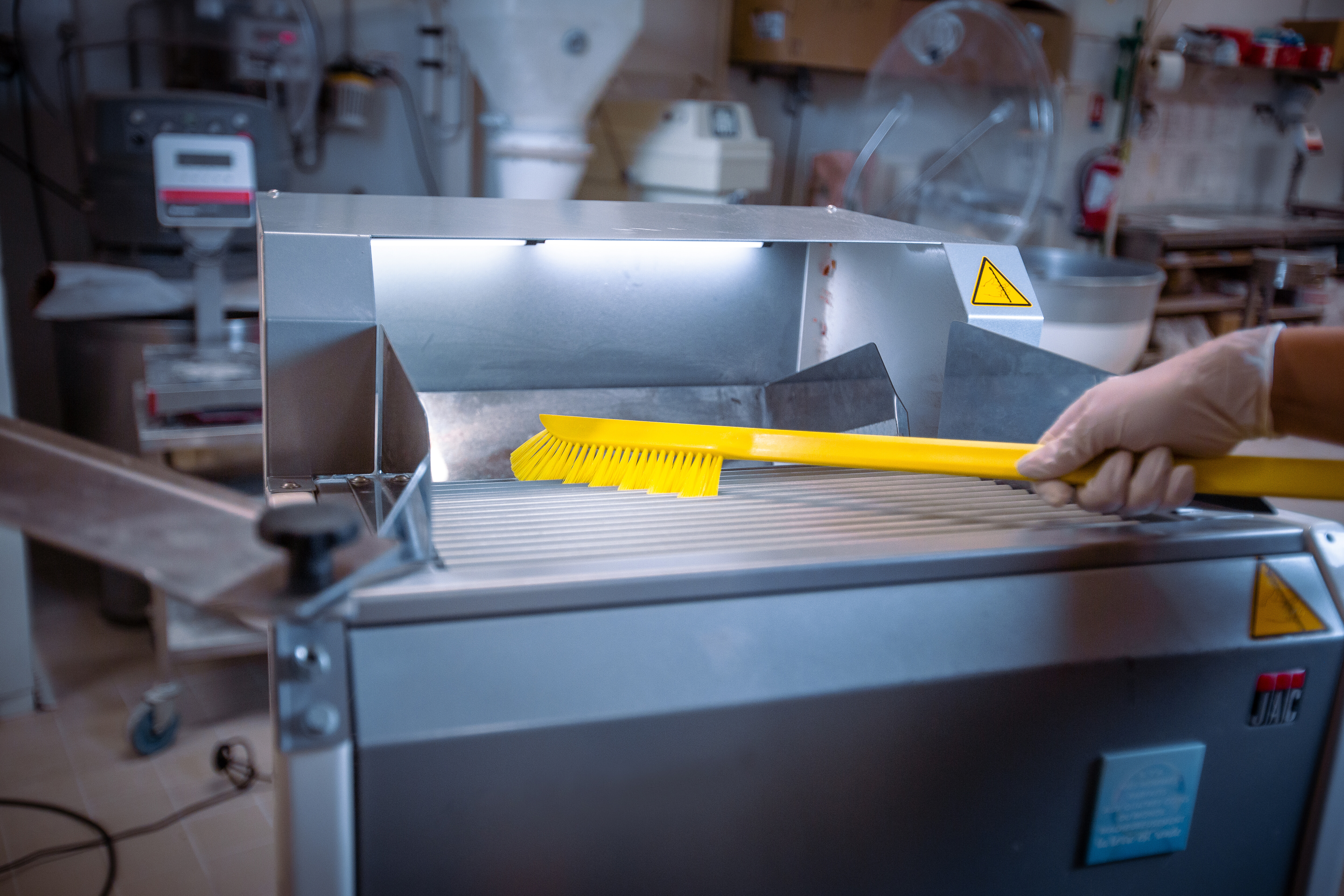 Vikan Ultra-Slim Cleaning Brush with Long Handle, 600 mm, Medium, Blue