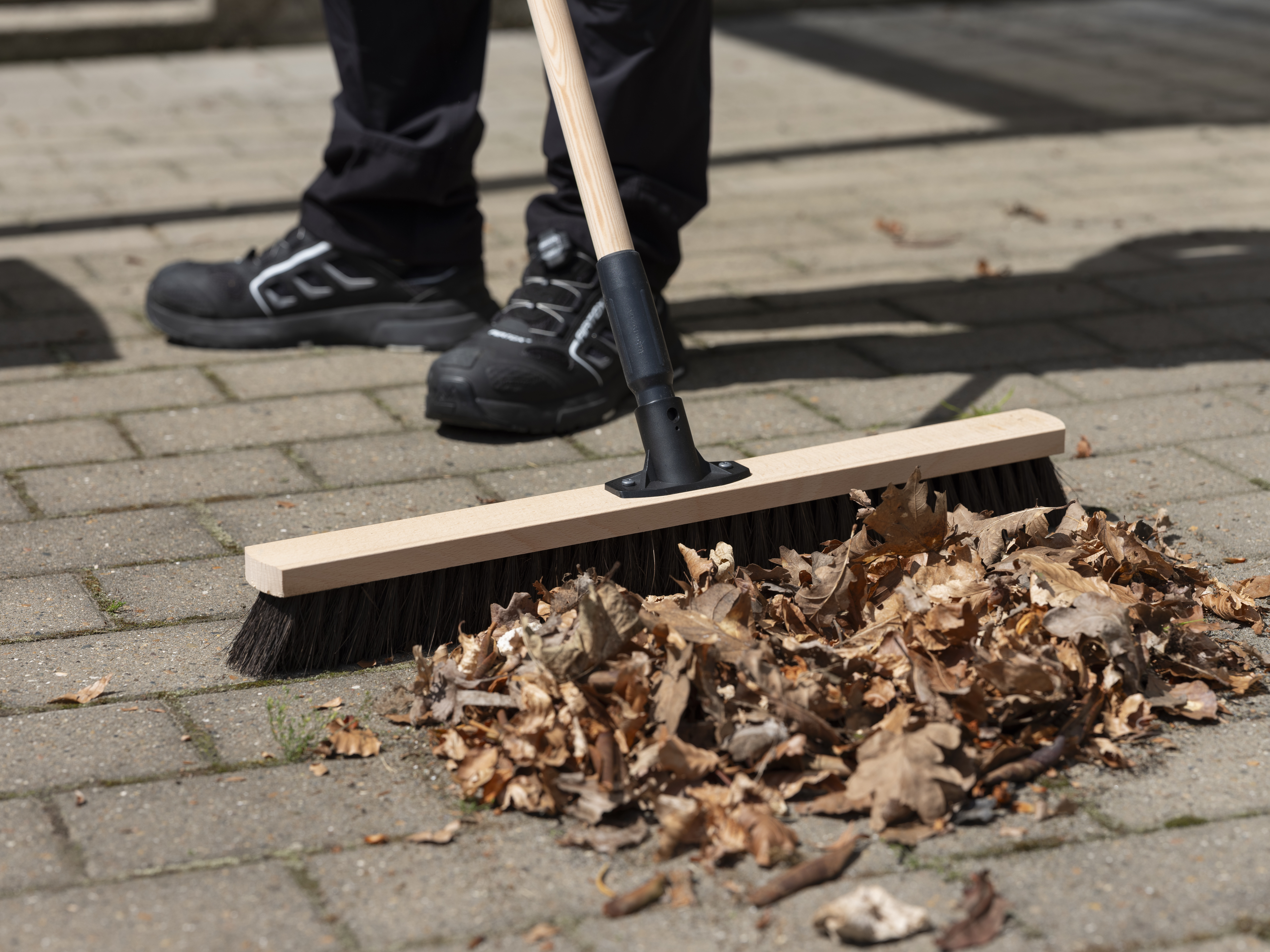 Vikan Broom w/Socket, FSC™ 100% PBN-COC-059222, 520 mm, Medium, Wood