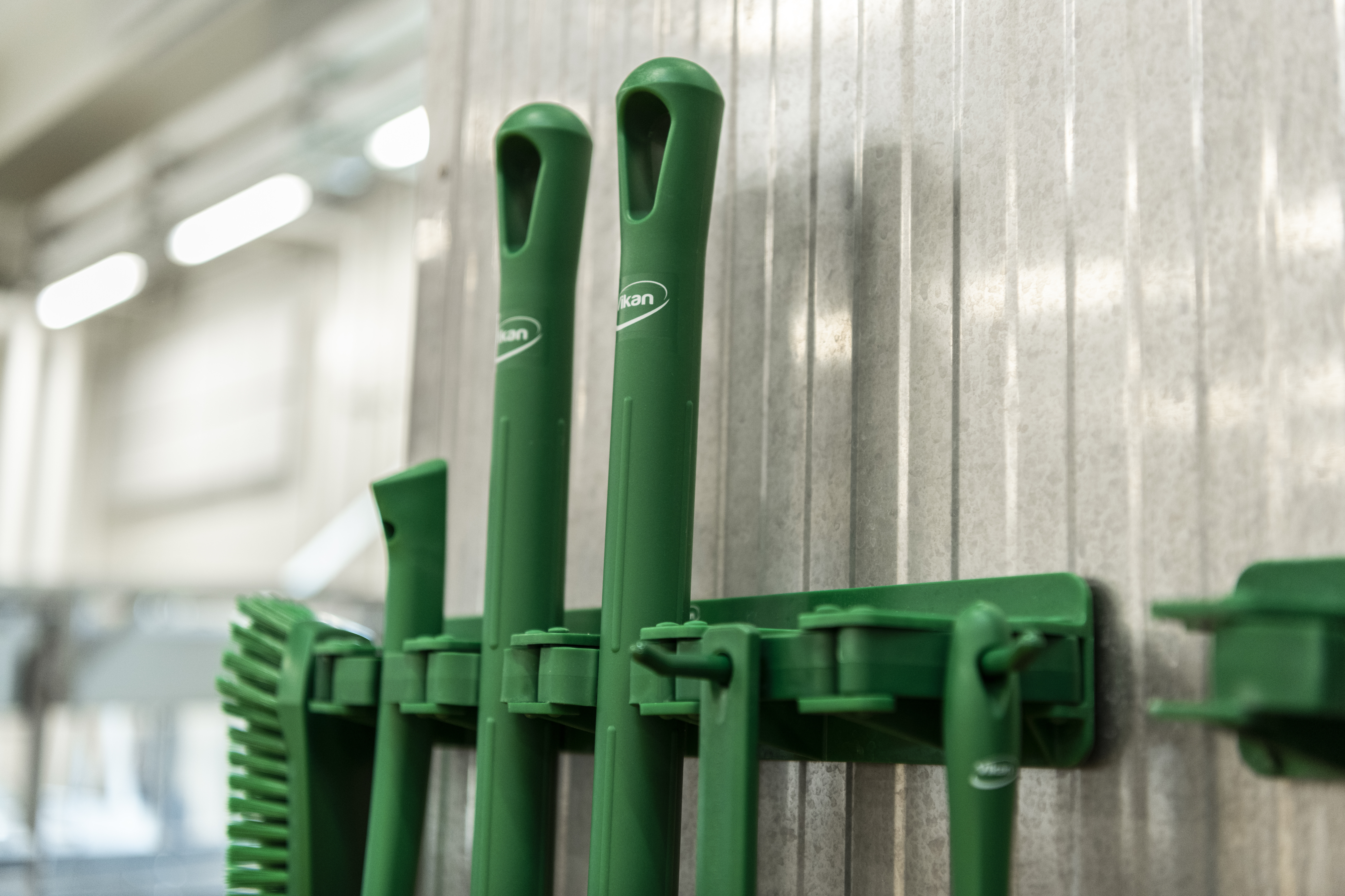 Vikan Ultra-Slim Cleaning Brush with Long Handle, 600 mm, Medium, Blue