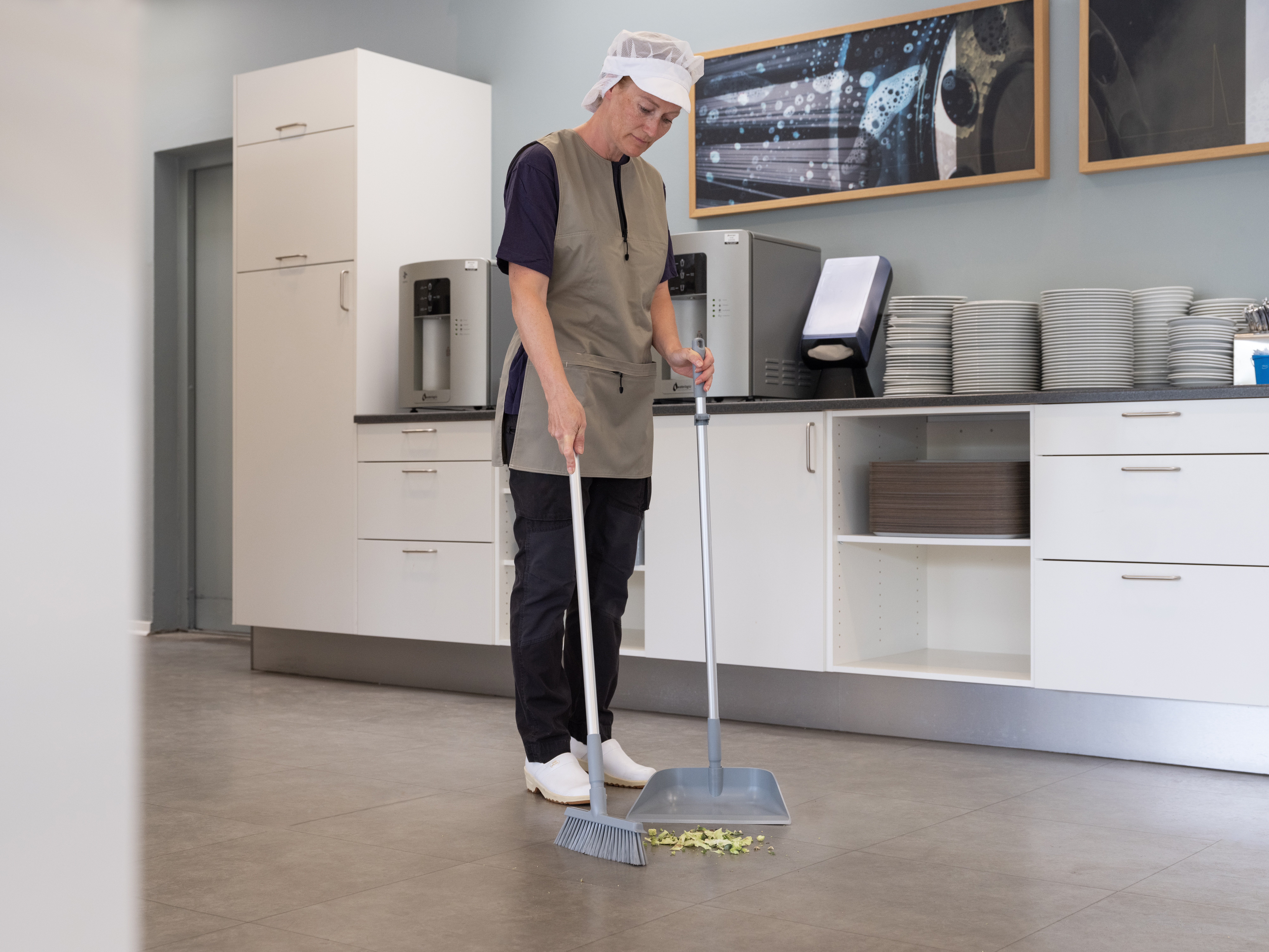 Vikan Dustpan Broom with Angled Thread, 250 mm, Medium, Blue