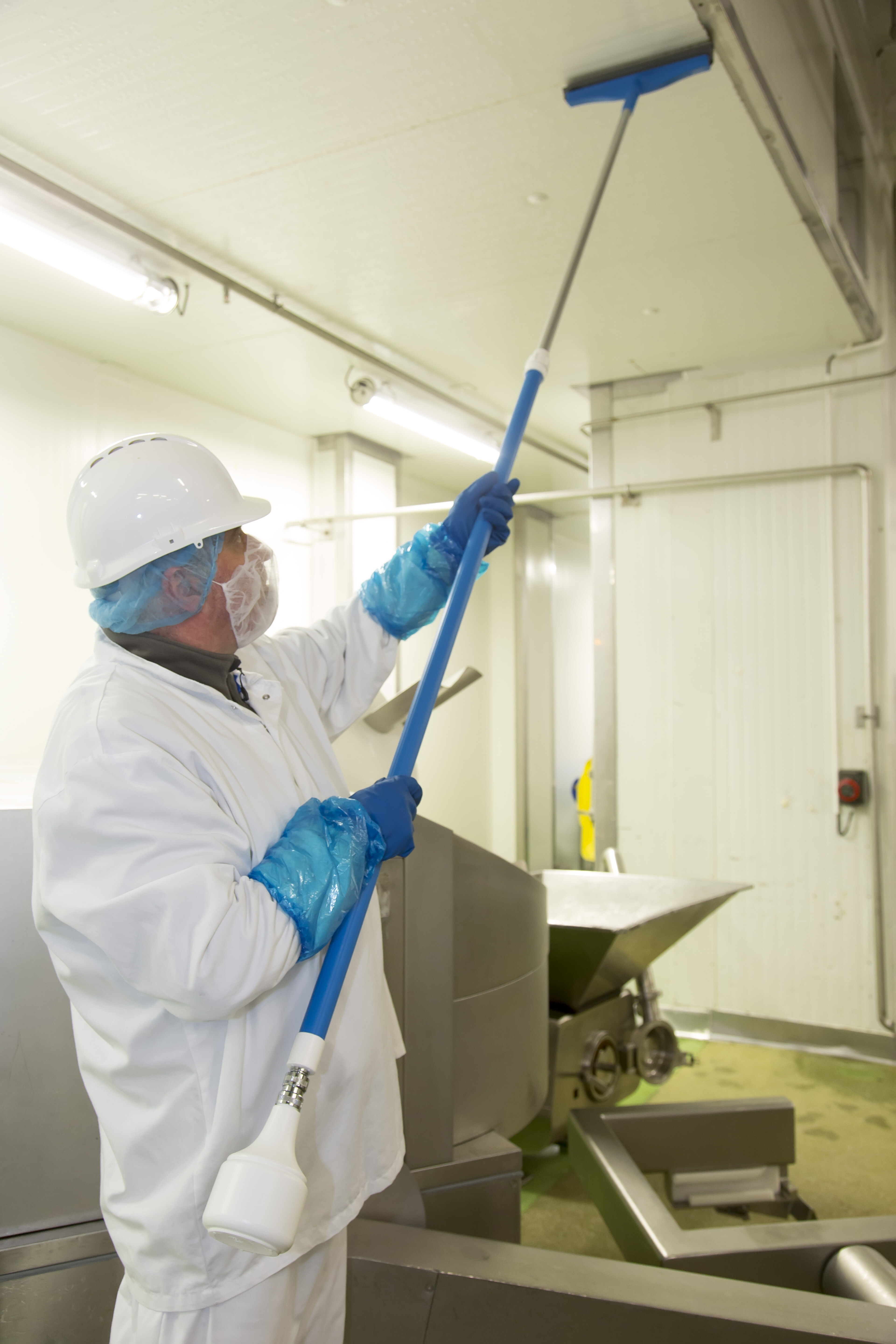 Vikan Aluminum Telescopic Handle, waterfed, w/Metal Nozzle (Q), 1600 - 2780 mm, Ø32 mm, Blue