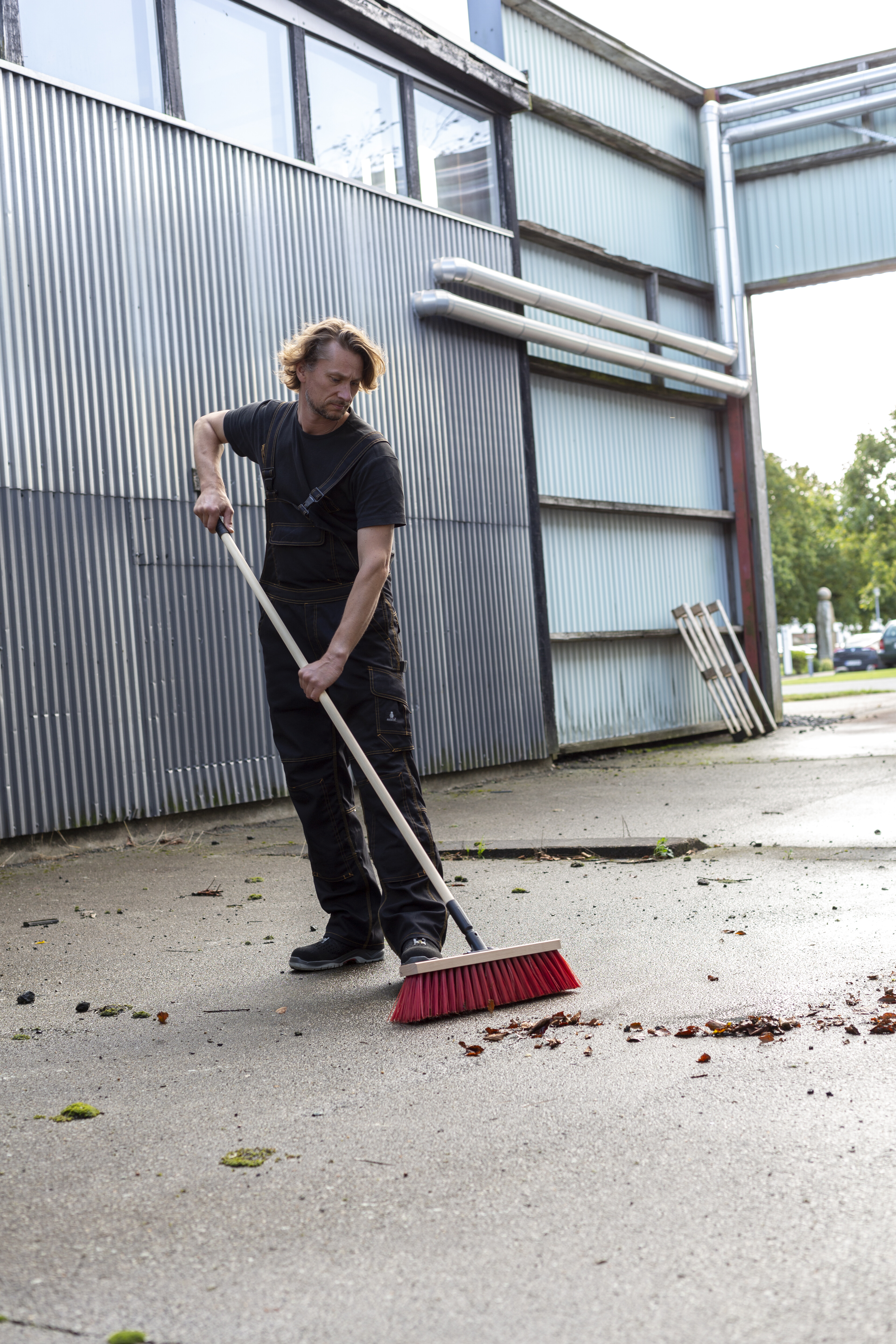 Vikan Street Broom w/Thread for Handle, FSC™ 100% PBN-COC-059222, 540 mm, Hard, Wood