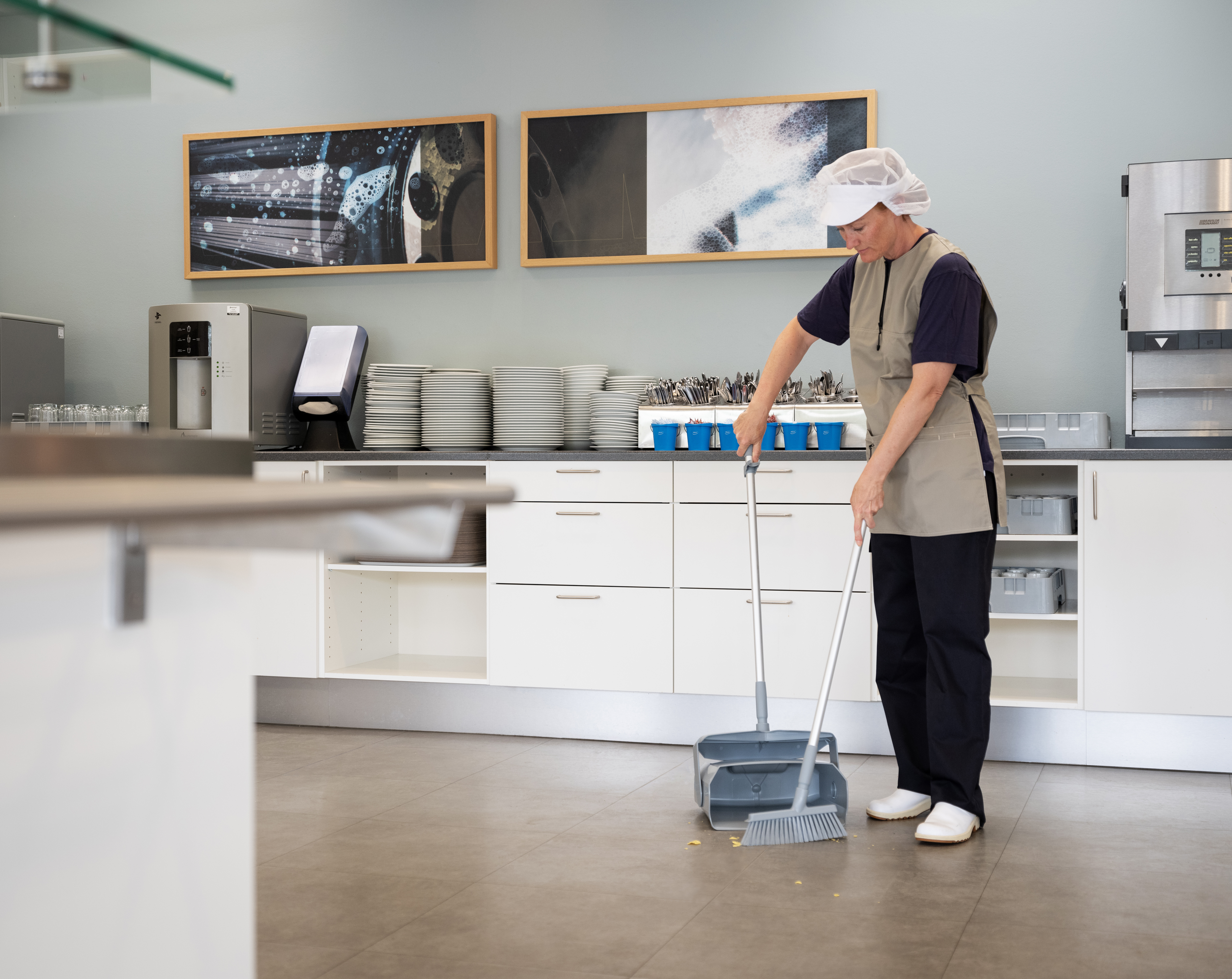 Vikan Dustpan set, closable with broom, 350 mm, Medium, Blue