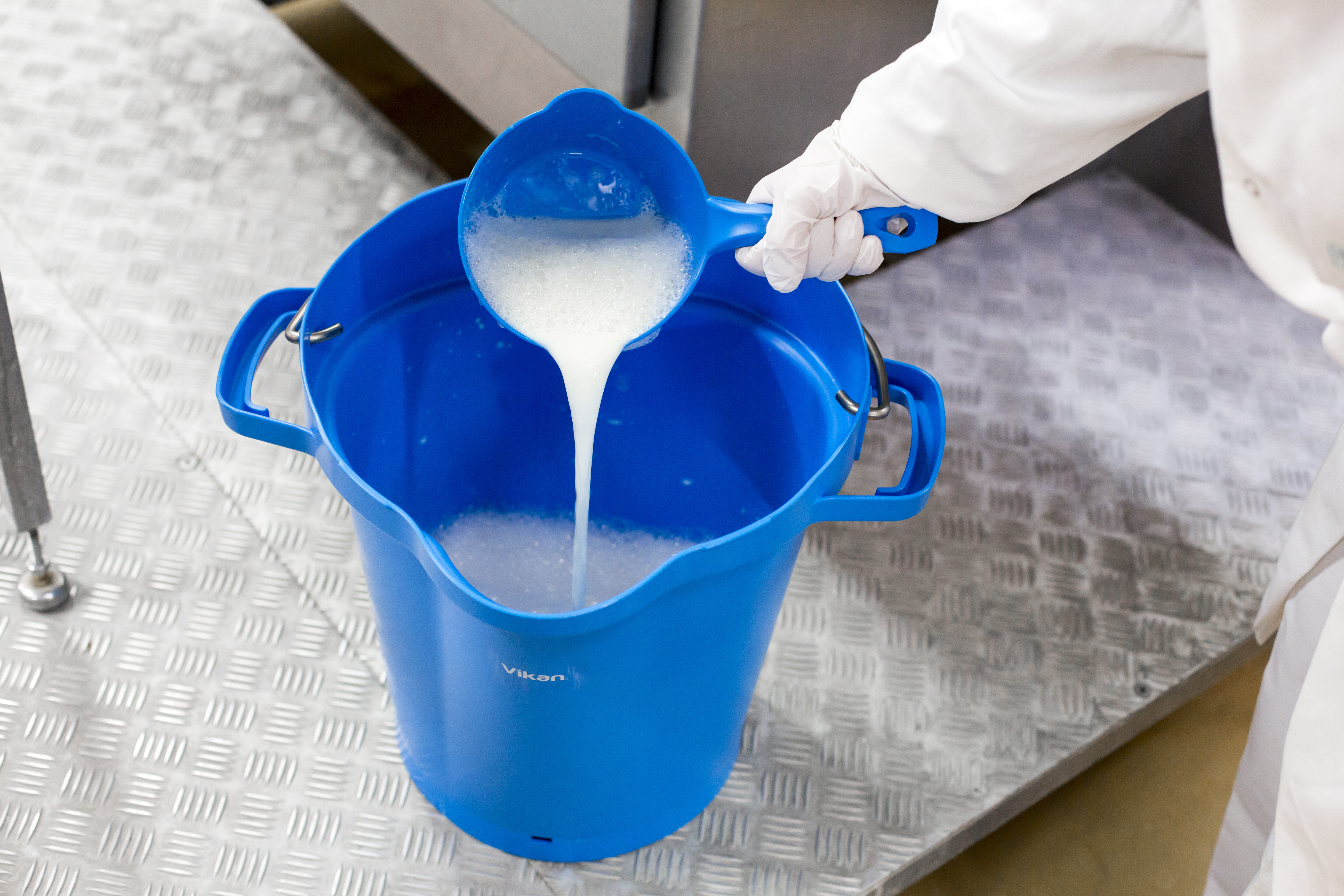 Vikan Round Bowl Scoop, 2 Litre, Blue