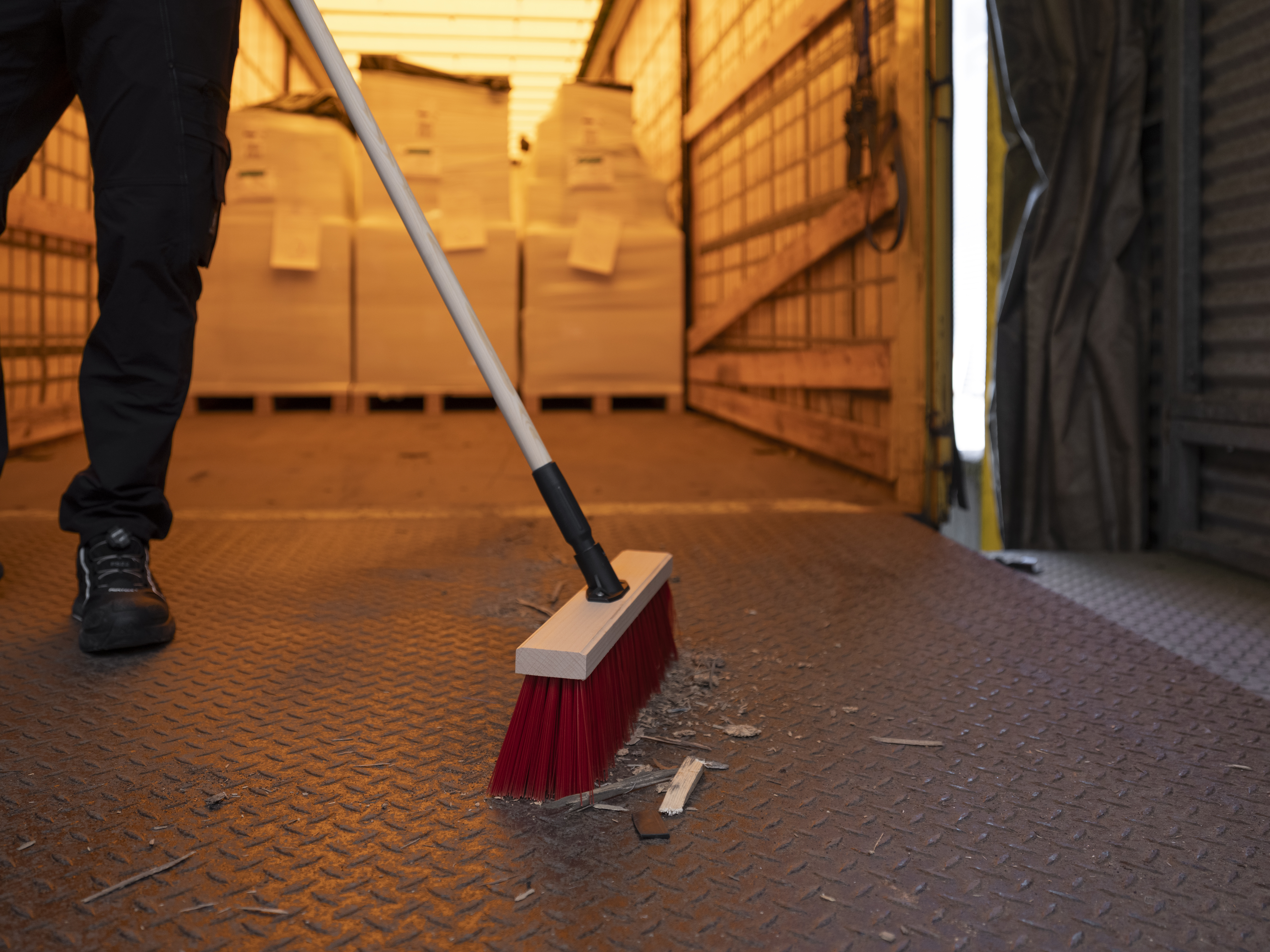 Vikan Street Broom w/Thread for Handle, FSC™ 100% PBN-COC-059222, 540 mm, Hard, Wood