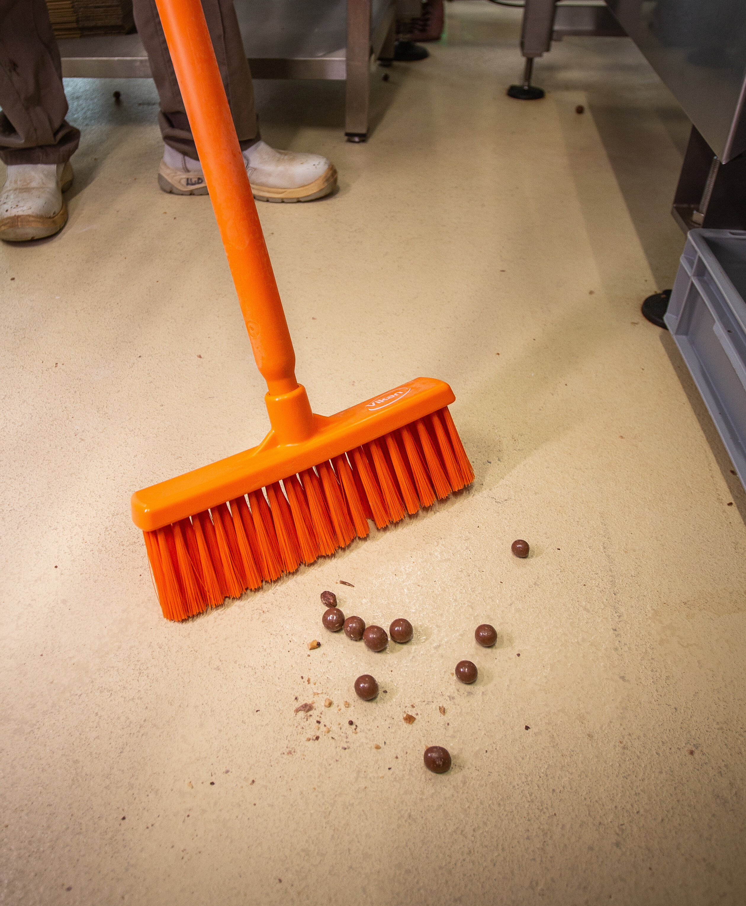 Vikan Broom w/ Straight Neck, 310 mm, Medium, Blue