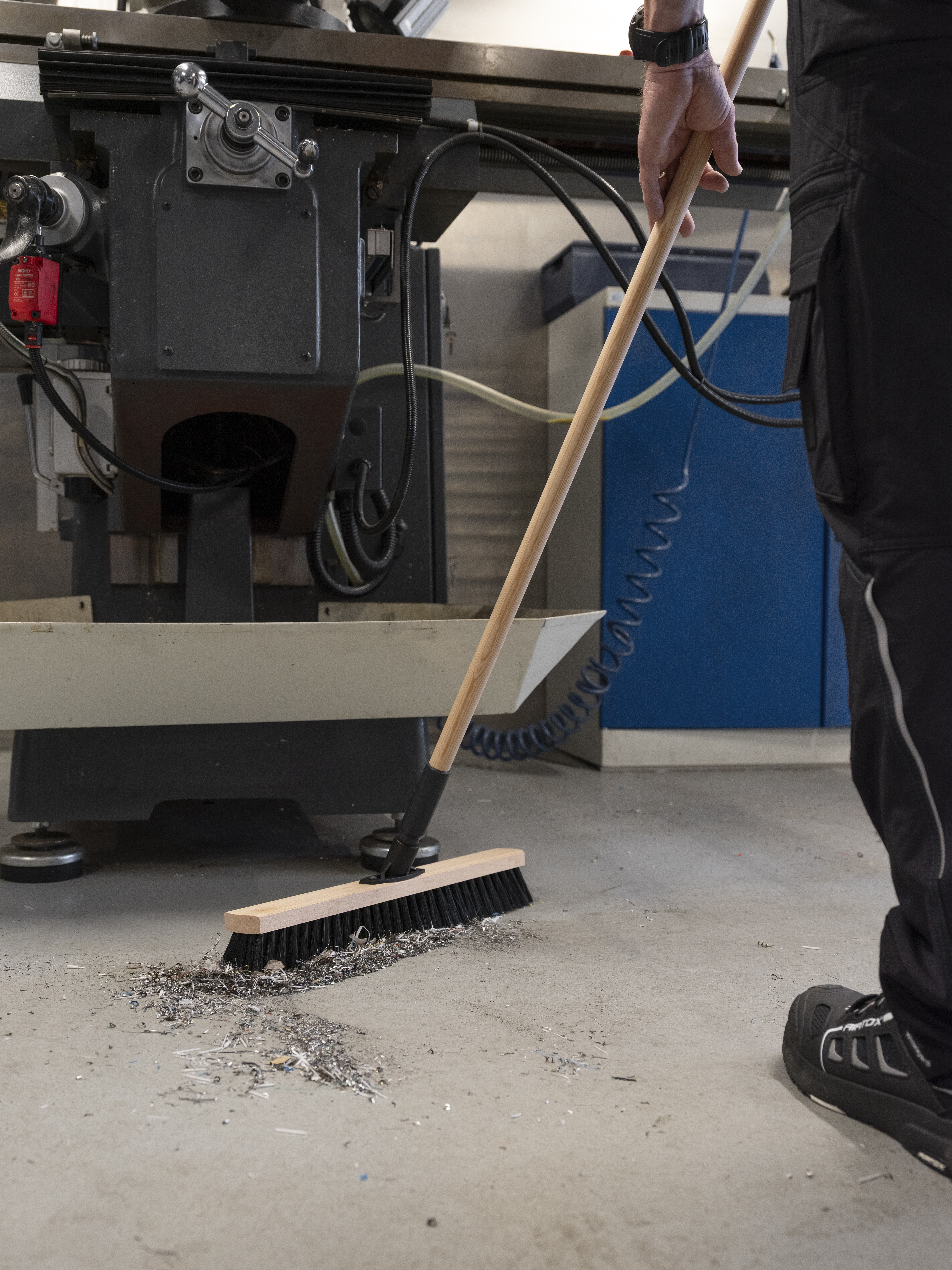 Vikan Broom w/Socket, FSC™ 100% PBN-COC-059222, 520 mm, Medium, Wood