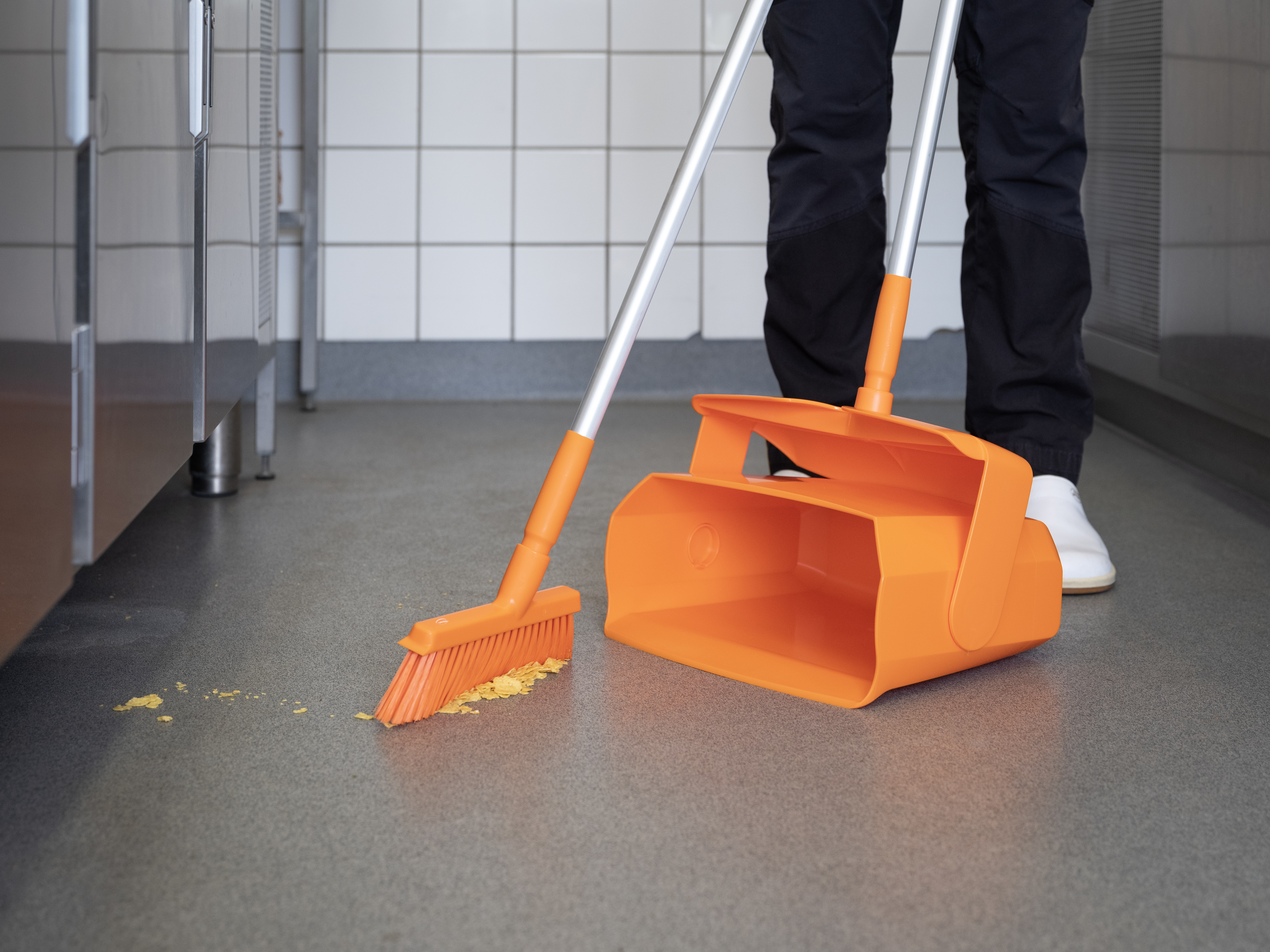 Vikan Dustpan set, closable with broom, 350 mm, Medium, Blue