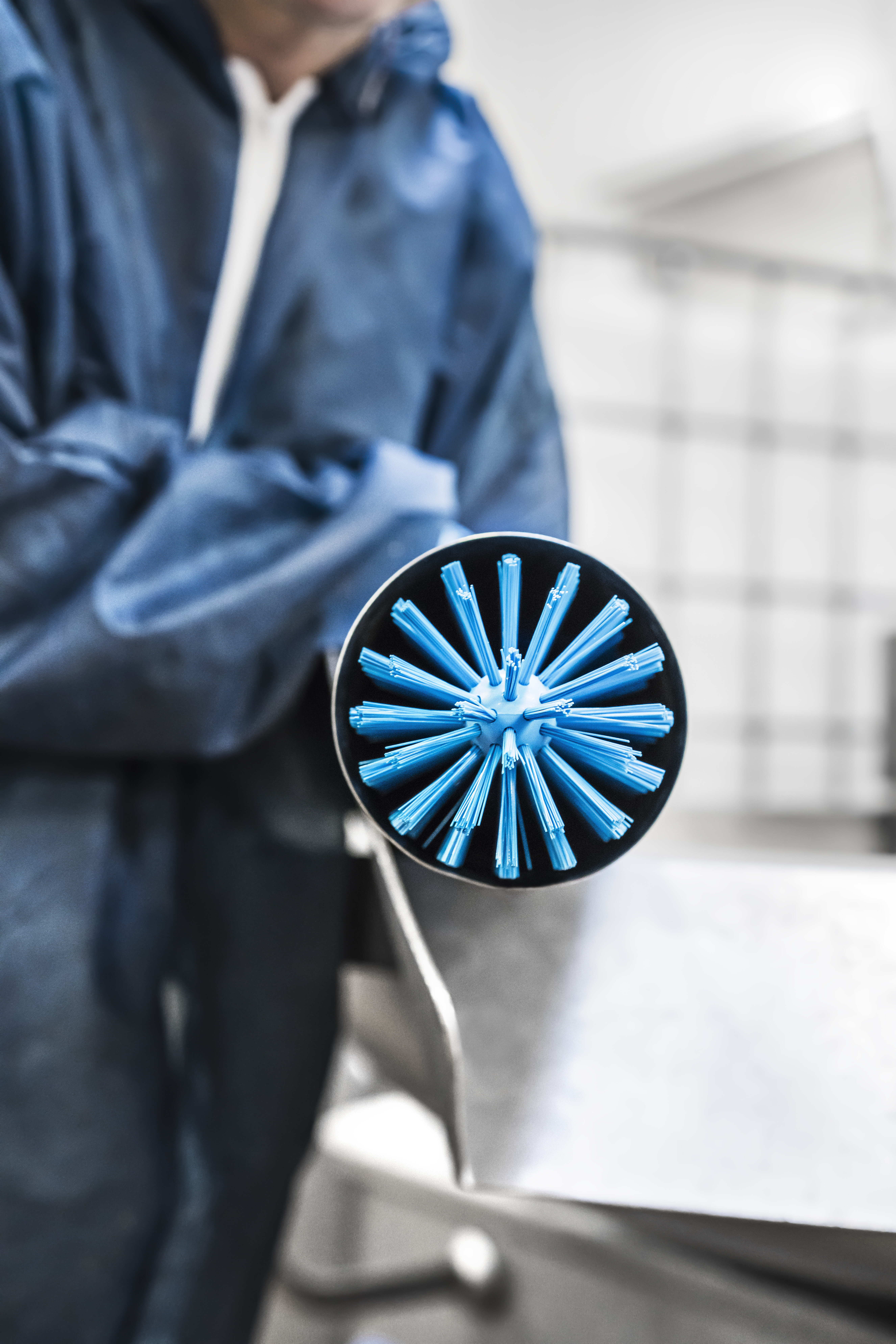 Vikan Pipe Brush w/handle, one piece, 430 mm, Medium/hard, Blue