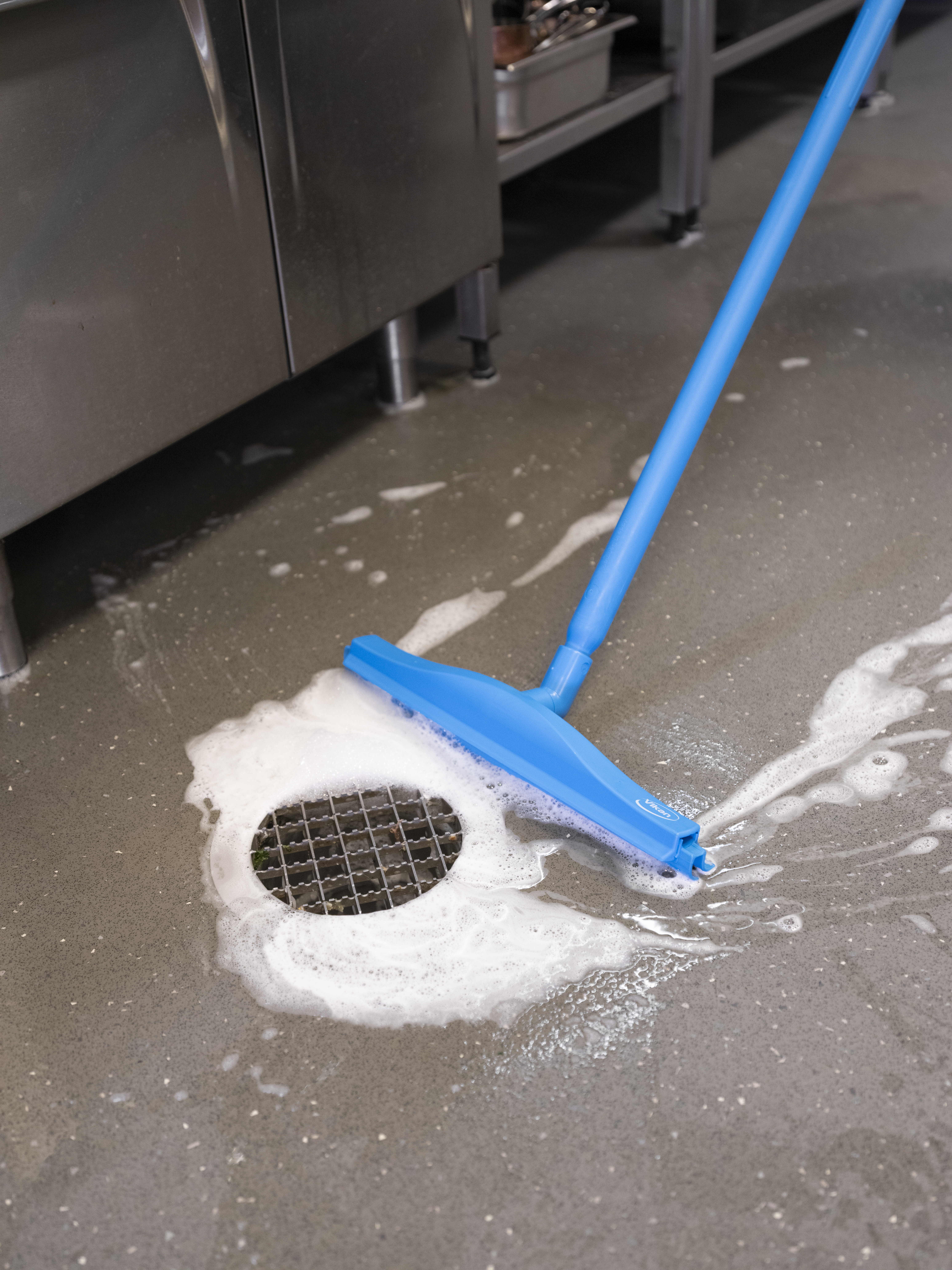 Vikan Hygienic Revolving Neck  Squeegee w/replacement cassette, 405 mm, Blue