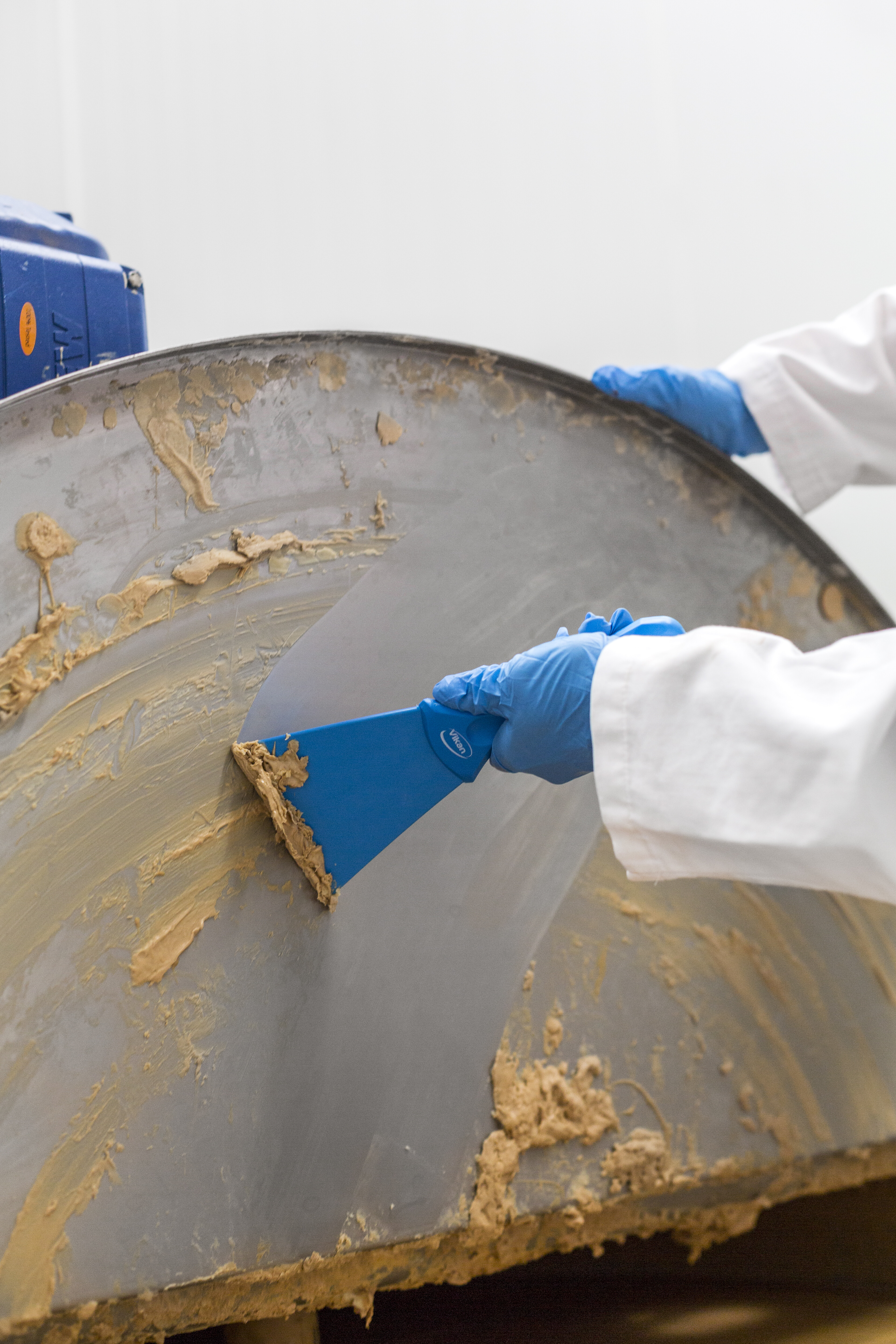 Vikan Nylon Hand Scraper, 100 mm, Blue