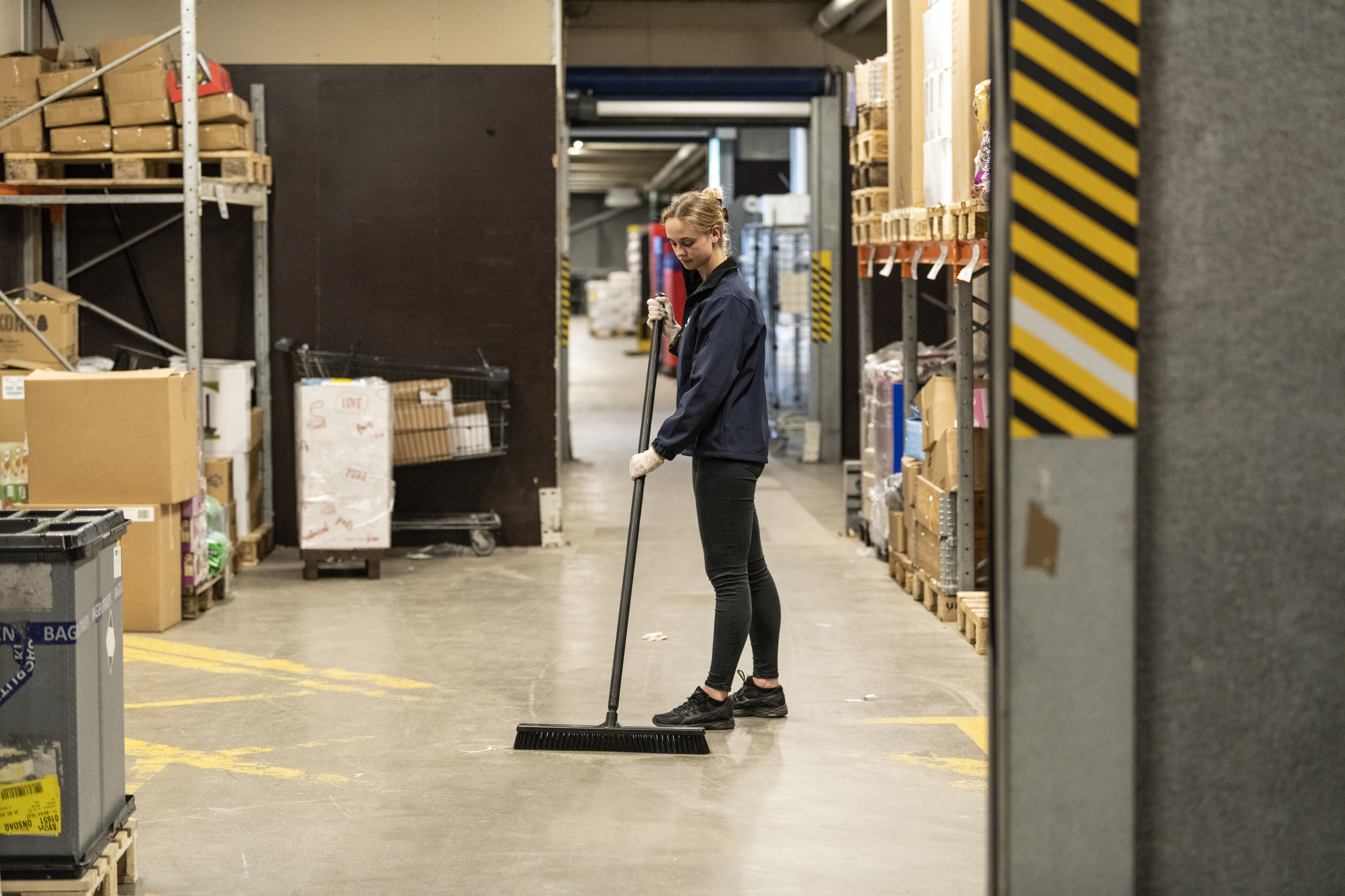 Vikan Broom, 610 mm, Soft, Blue