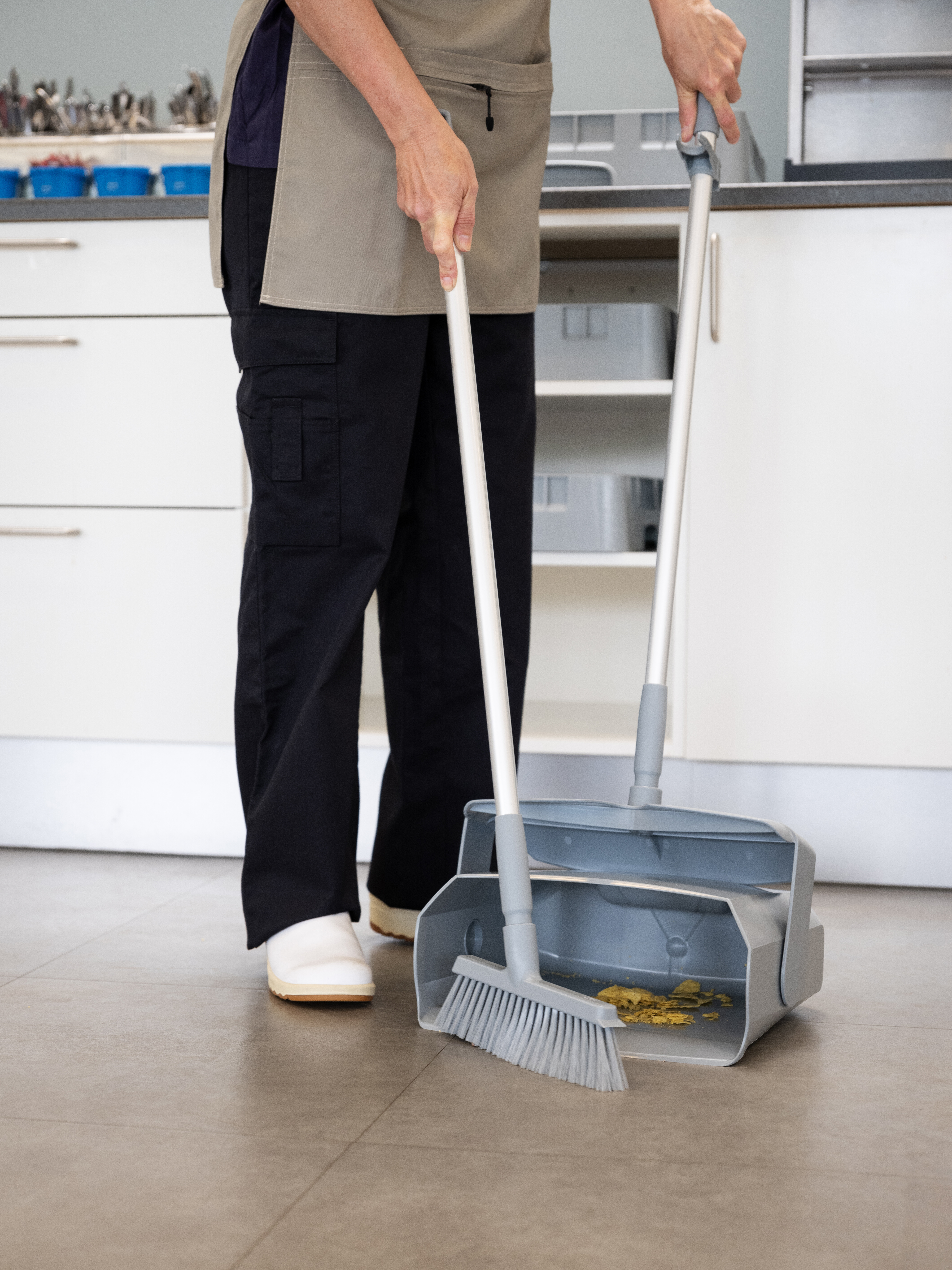 Vikan Dustpan set, closable with broom, 350 mm, Medium, Blue