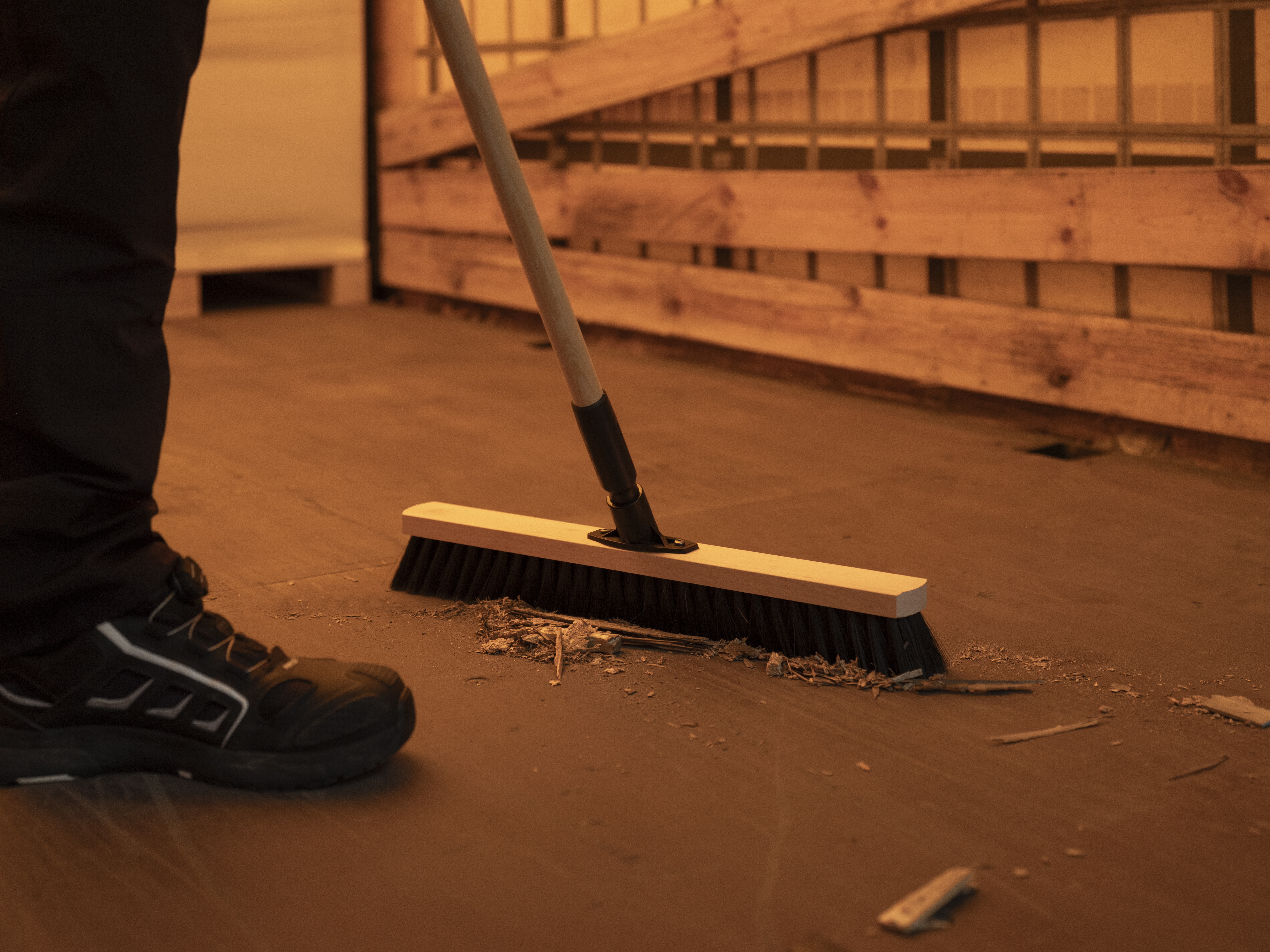 Vikan Broom w/Socket, FSC™ 100% PBN-COC-059222, 520 mm, Medium, Wood