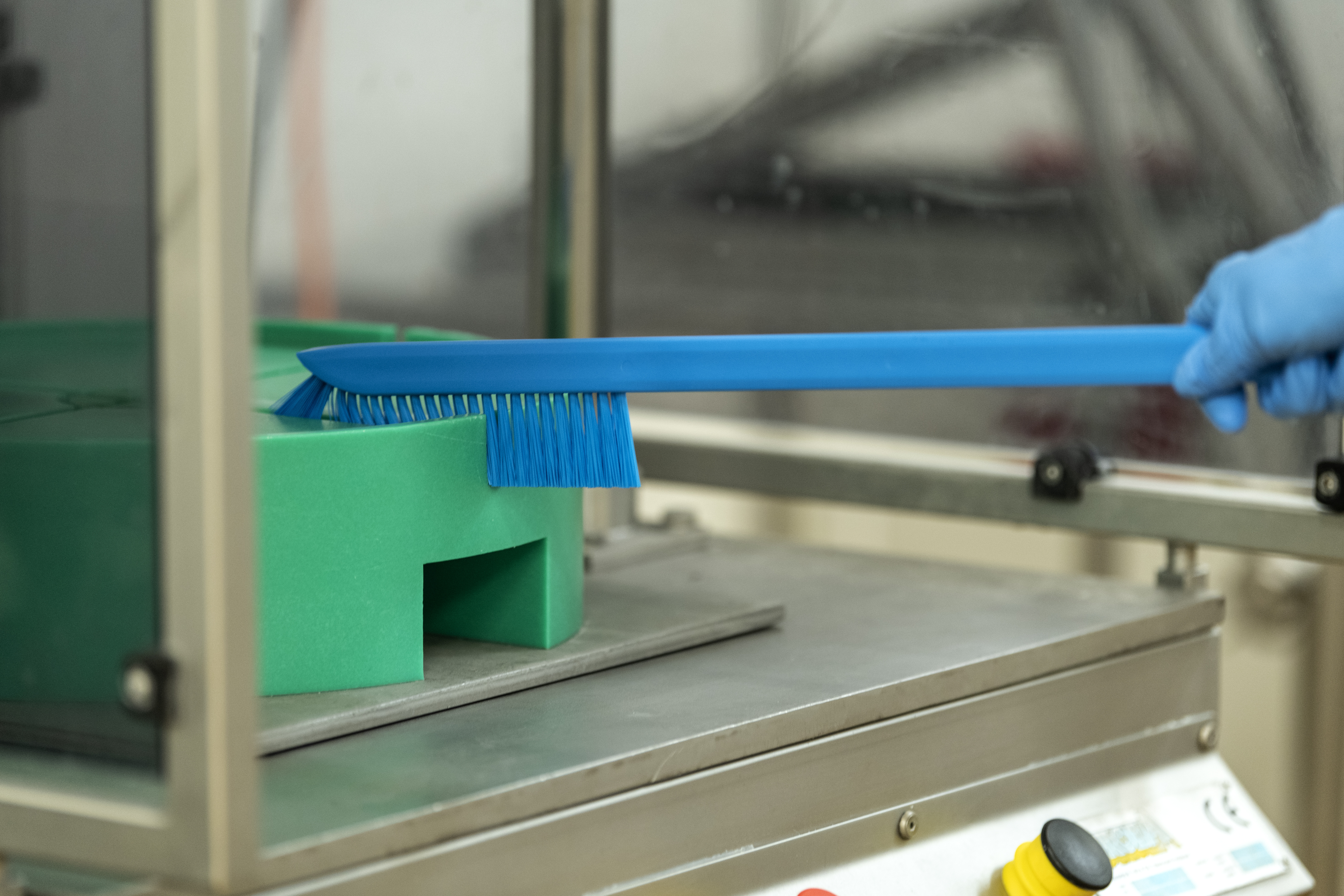 Vikan Ultra-Slim Cleaning Brush with Long Handle, 600 mm, Medium, Blue