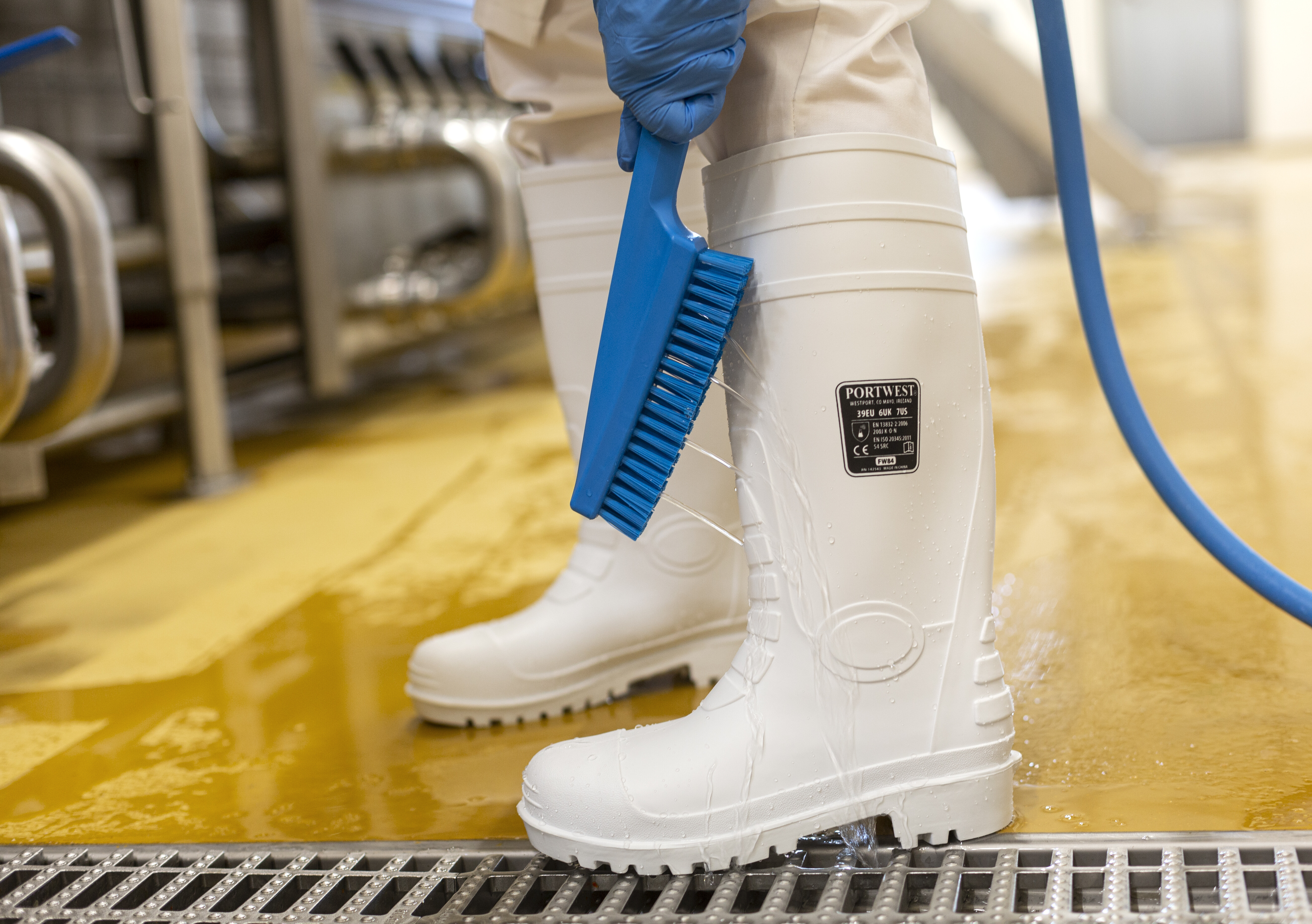 Vikan Hand Brush, waterfed, 330 mm, Hard, Blue