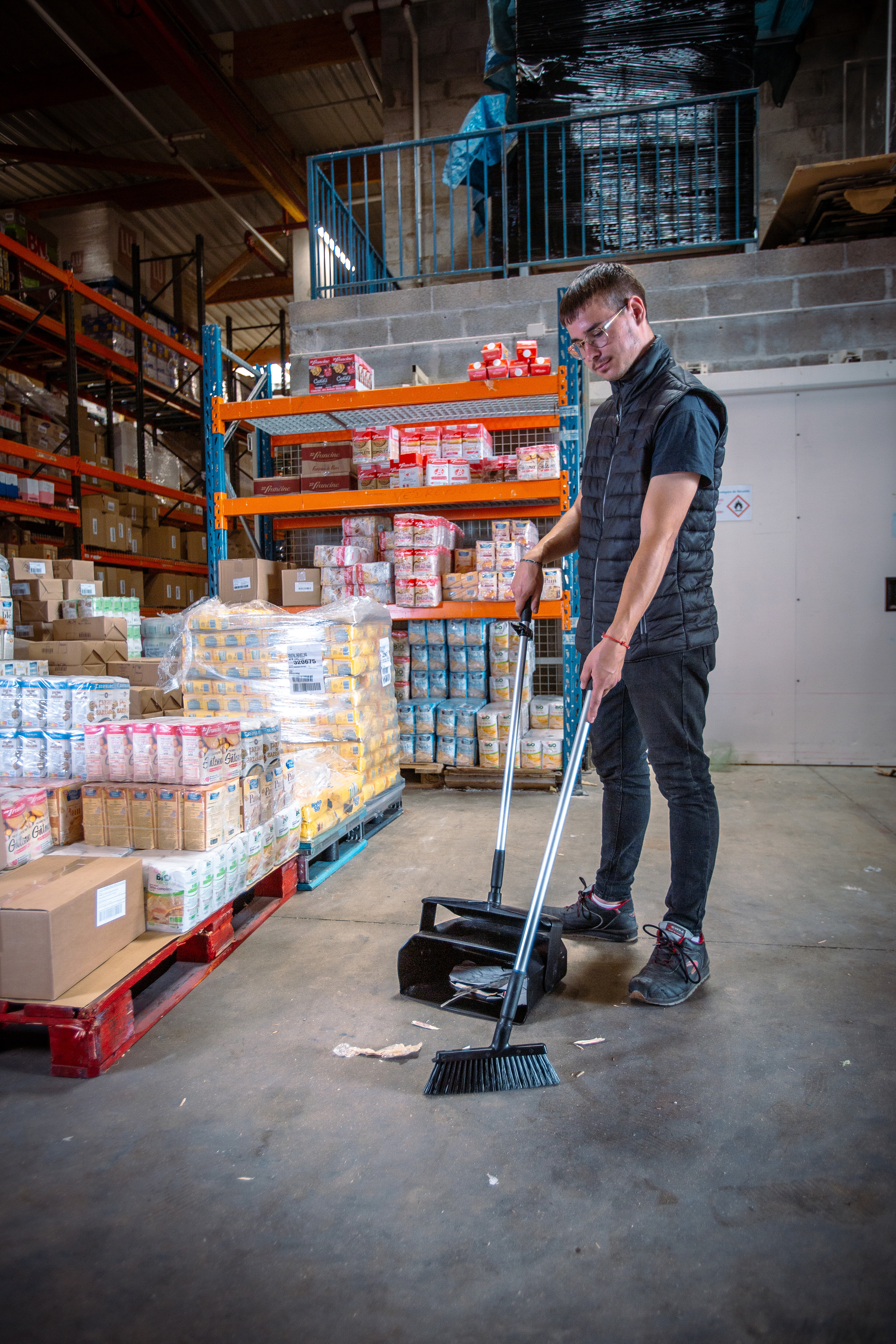 Vikan Dustpan set, closable with broom, 350 mm, Medium, Blue