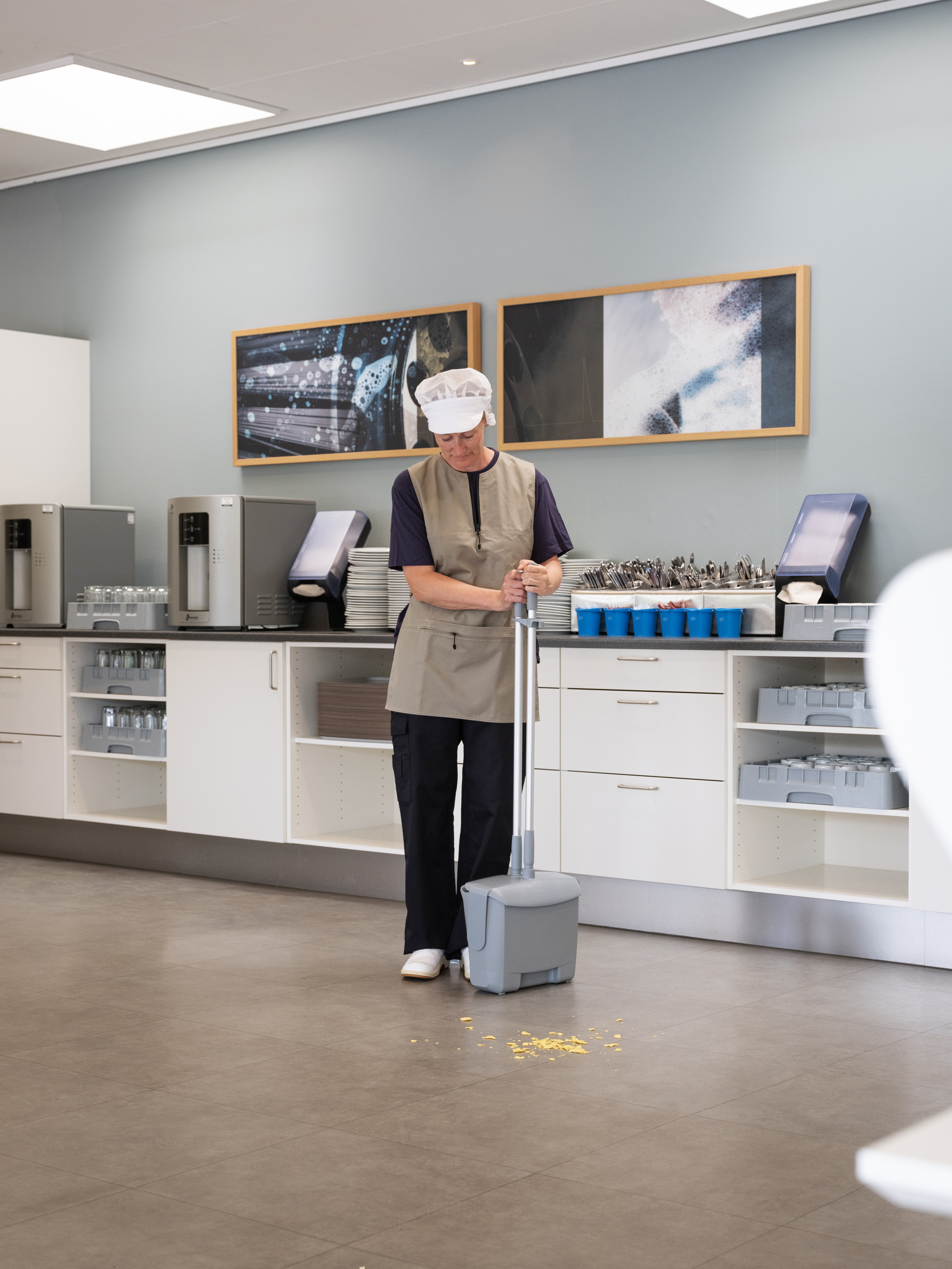 Vikan Dustpan set, closable with broom, 350 mm, Medium, Blue