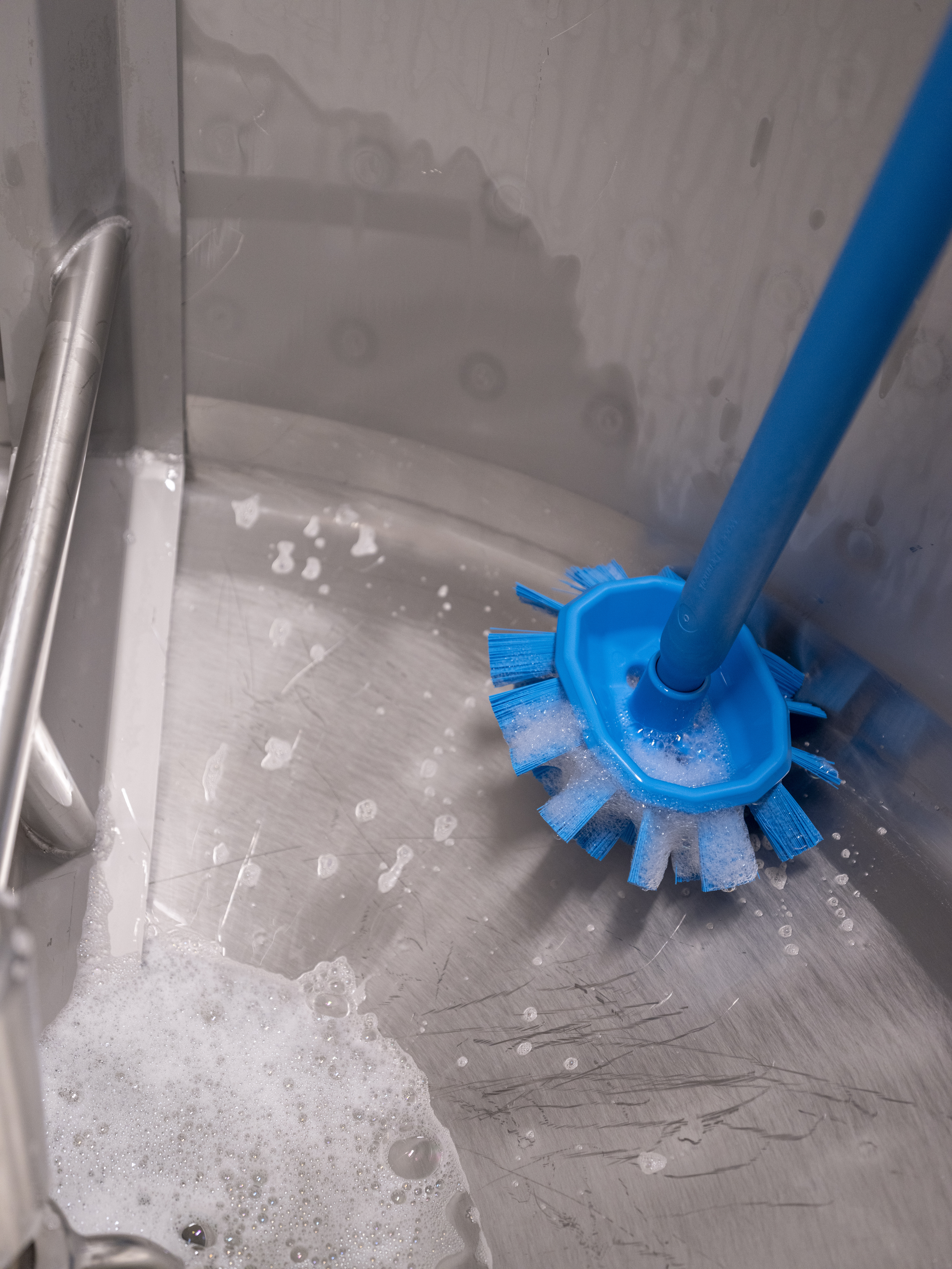 Vikan UST Tank Brush, 190 mm, Hard, Blue