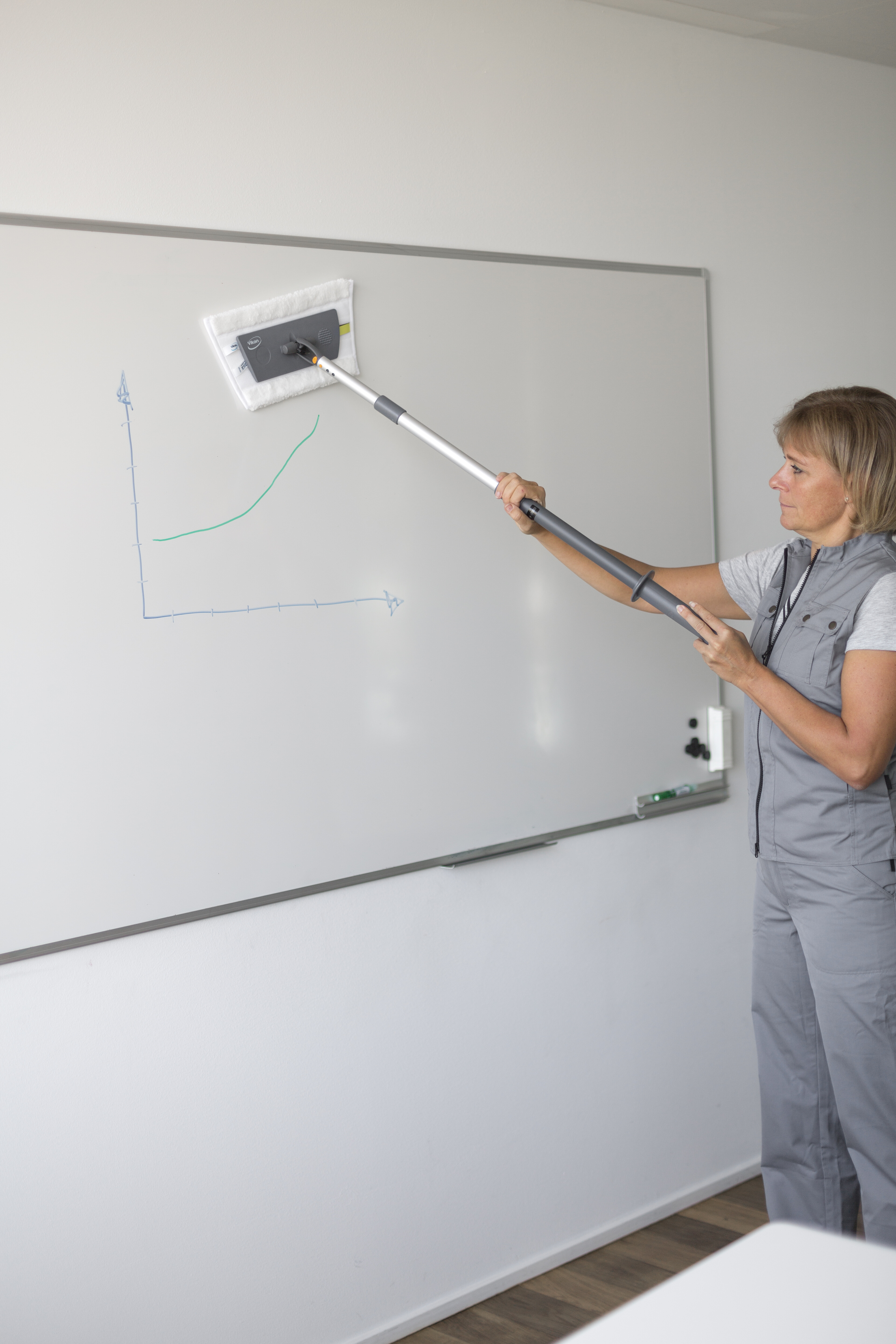 Vikan Short Telescopic Handle, 580 - 1390 mm, Ø35 mm, Click-on, Grey