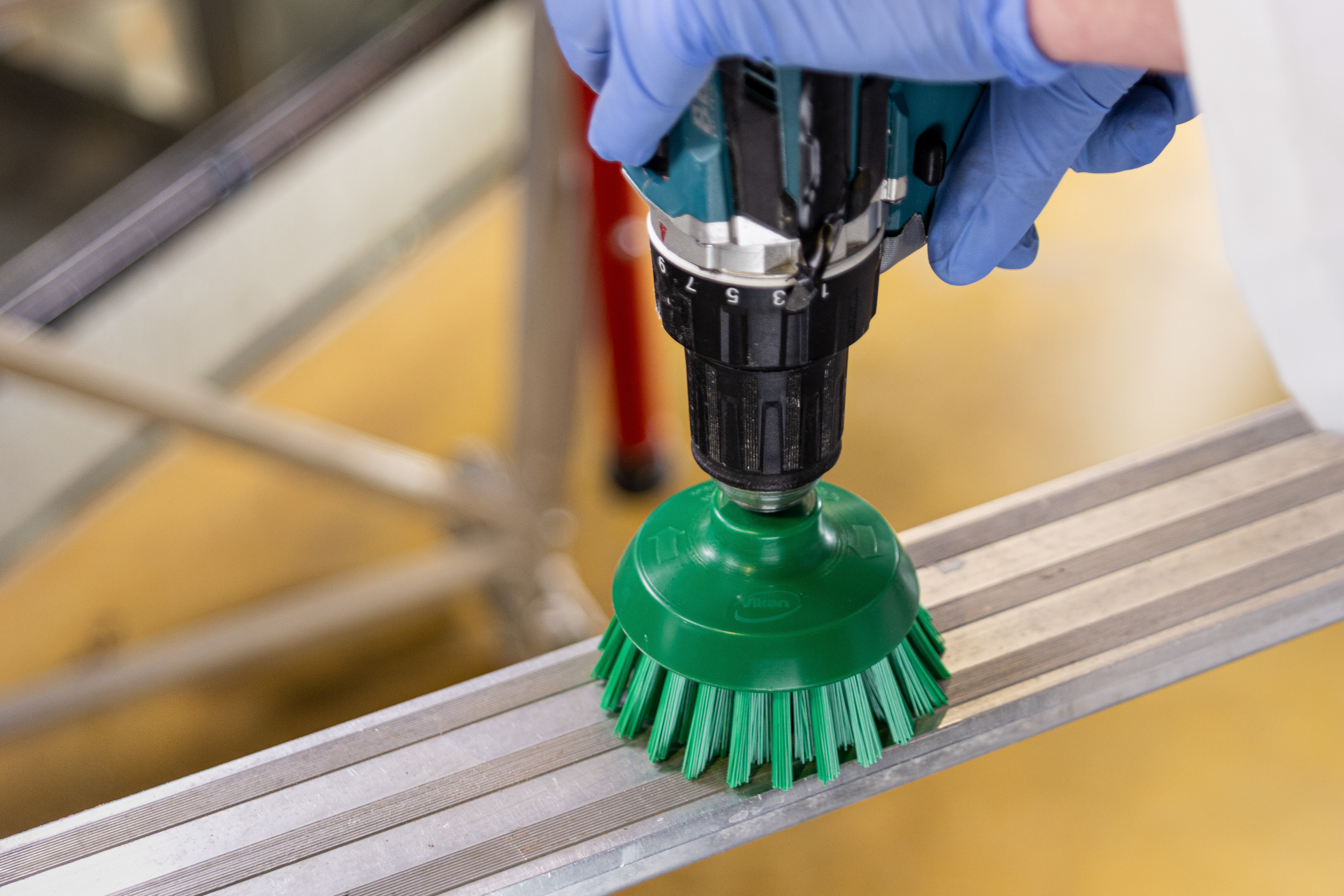 Vikan HyDrive Round Brush, Ø90 mm, Very hard, Blue