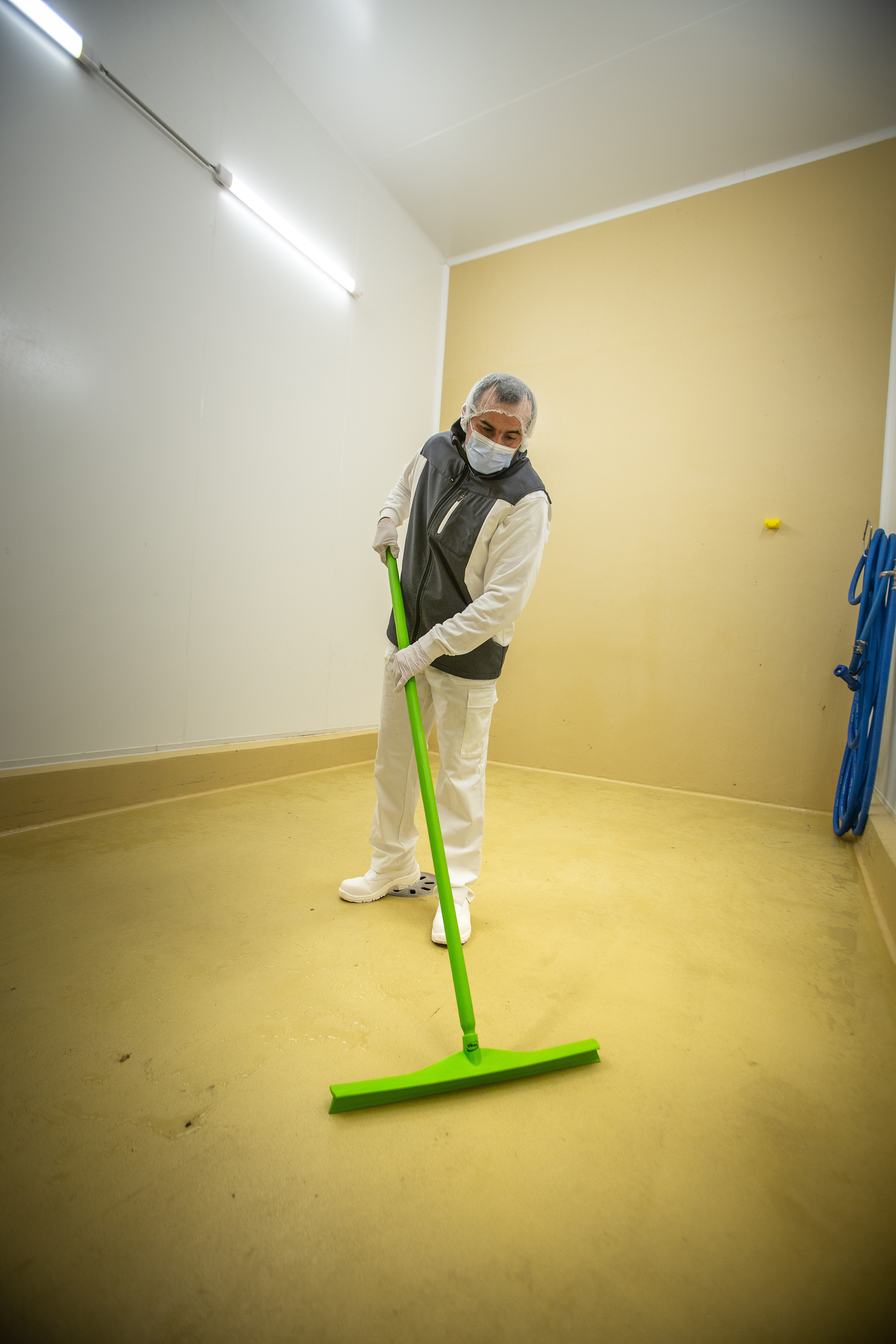 Vikan Ultra Hygiene Squeegee, 700 mm, Blue