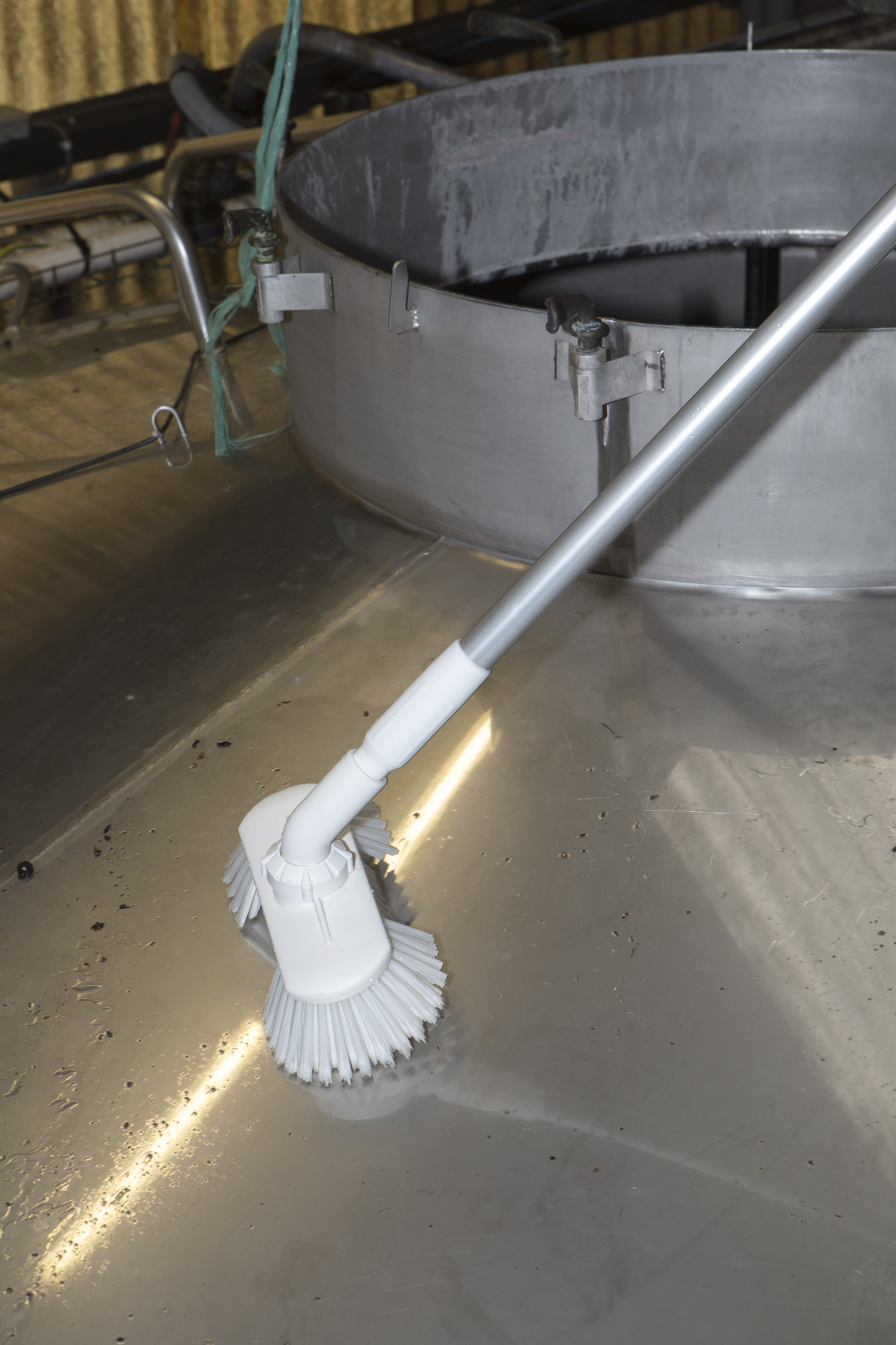 Vikan Washing Brush w/Angle adjustment, waterfed, 240 mm, Soft/split, Blue