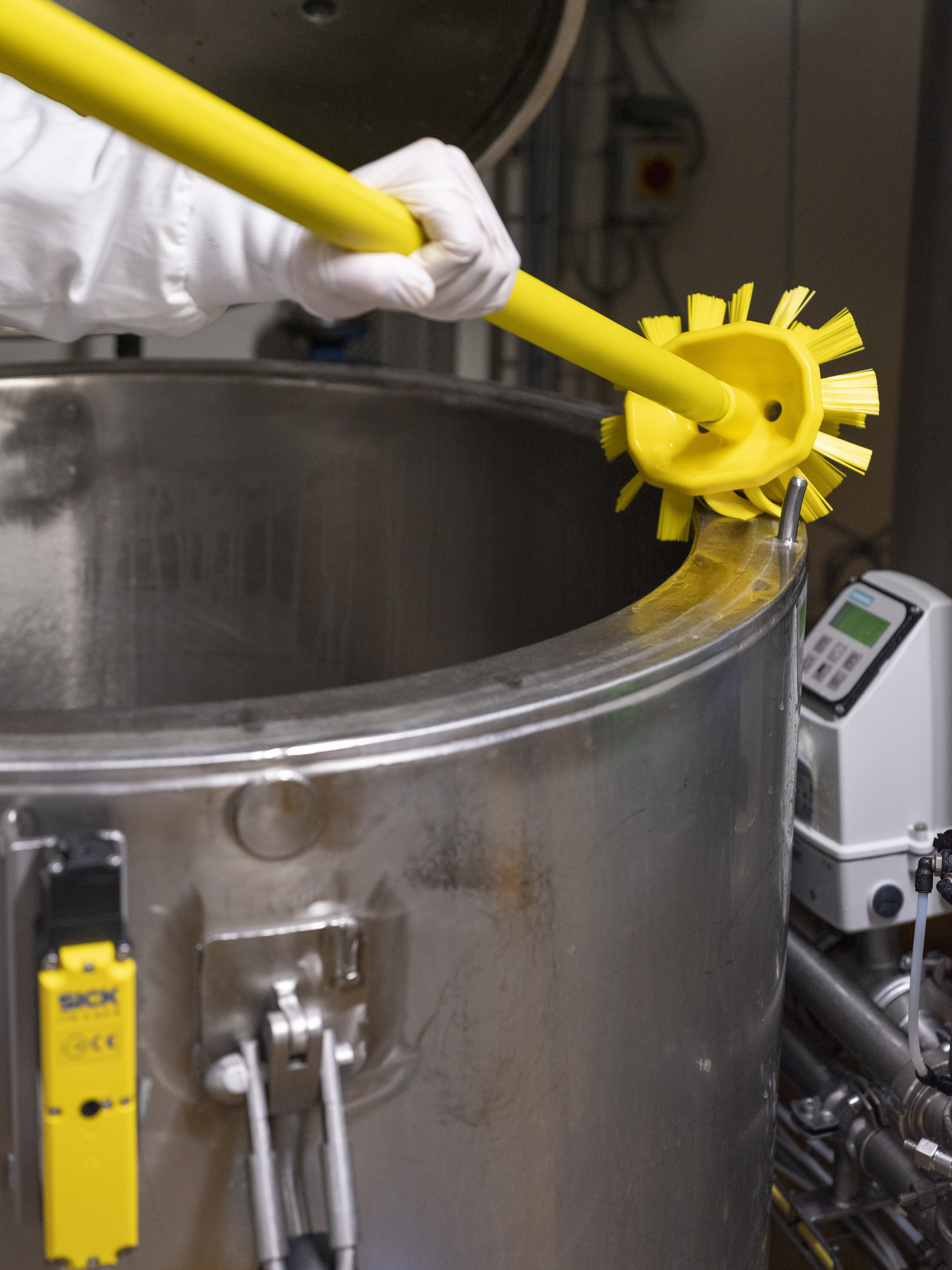 Vikan UST Tank Brush, 190 mm, Hard, Blue