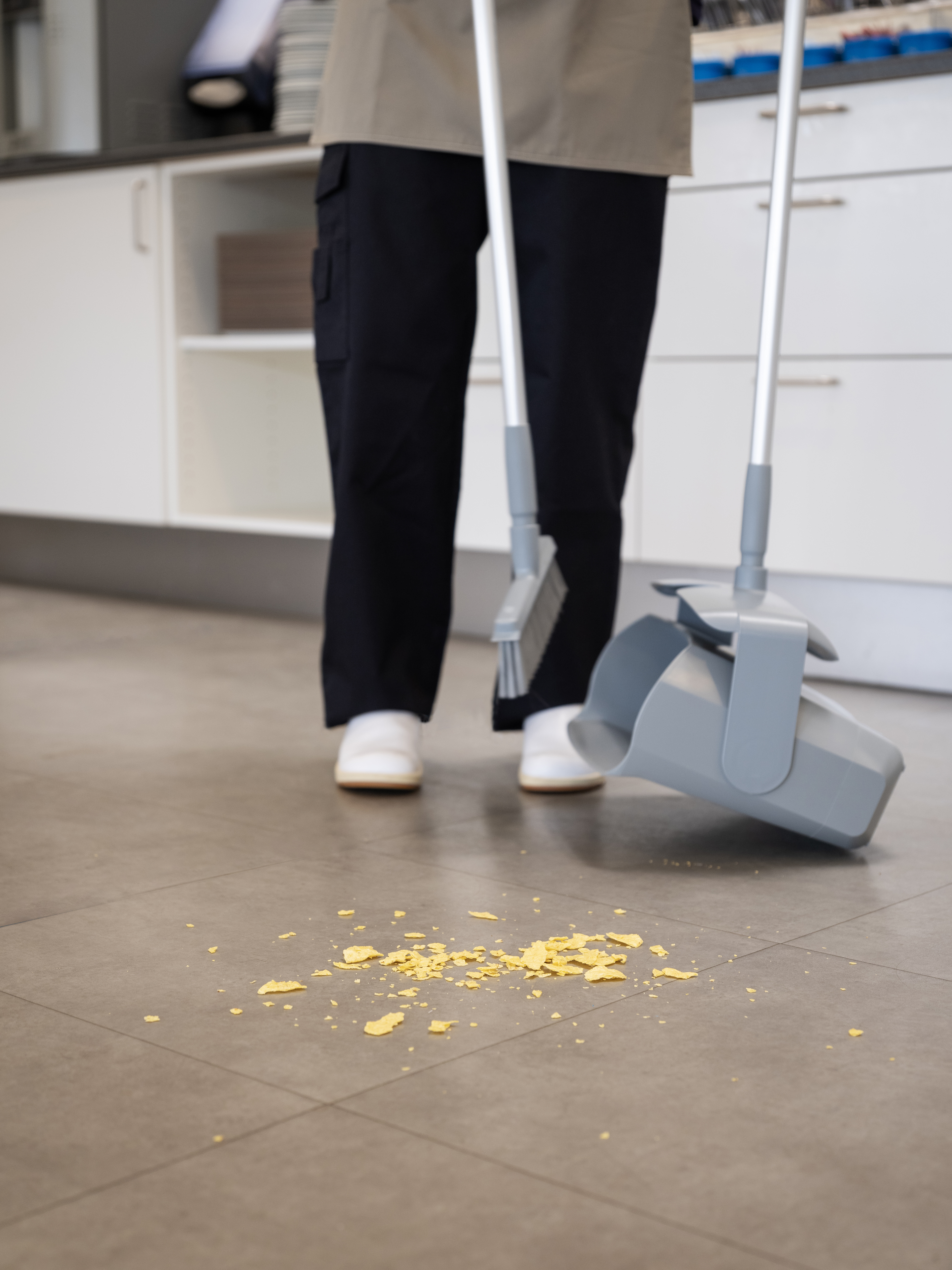 Vikan Dustpan set, closable with broom, 350 mm, Medium, Blue