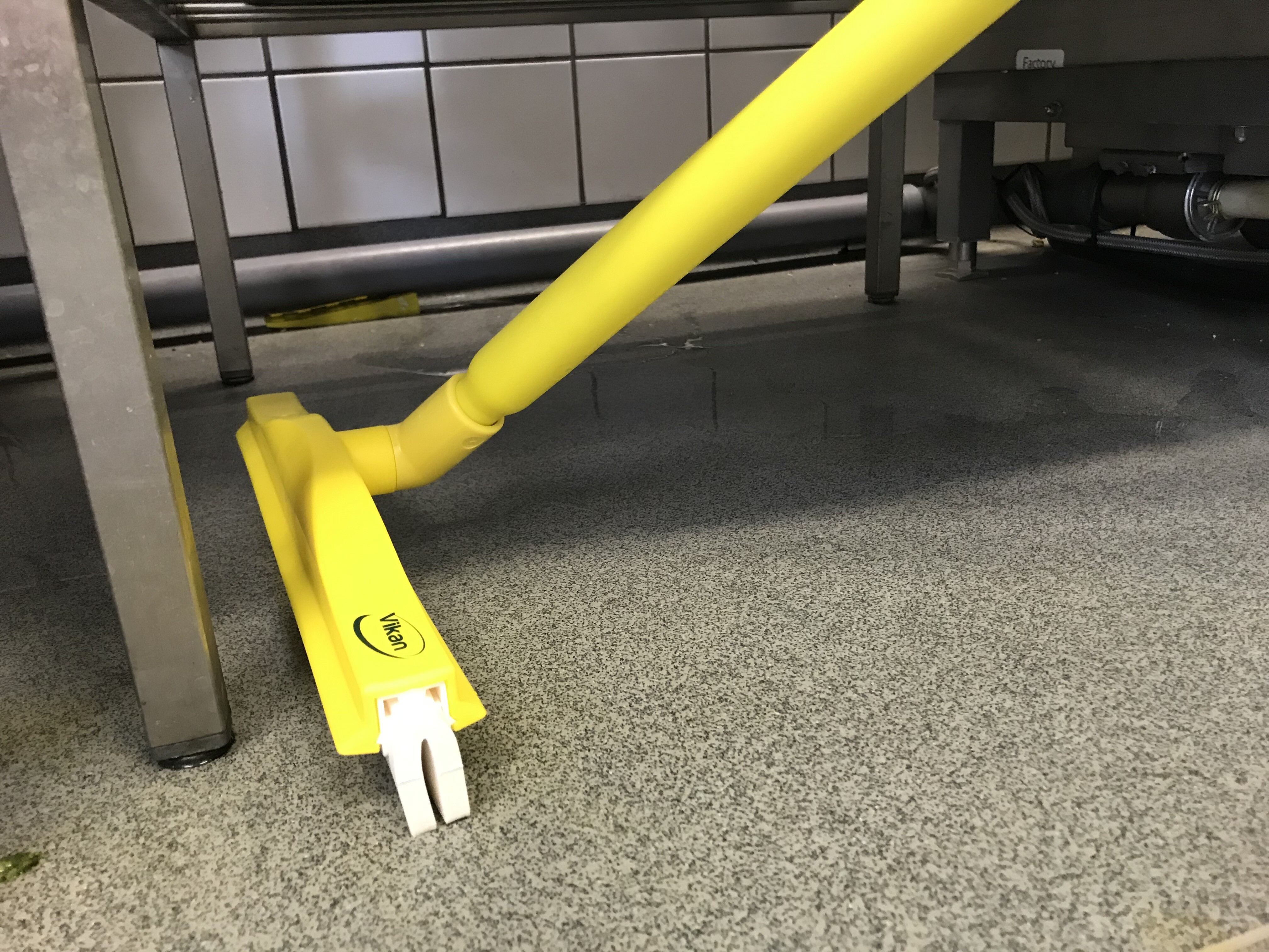 Vikan Revolving Neck Floor squeegee w/Replacement Cassette, 500 mm, Blue