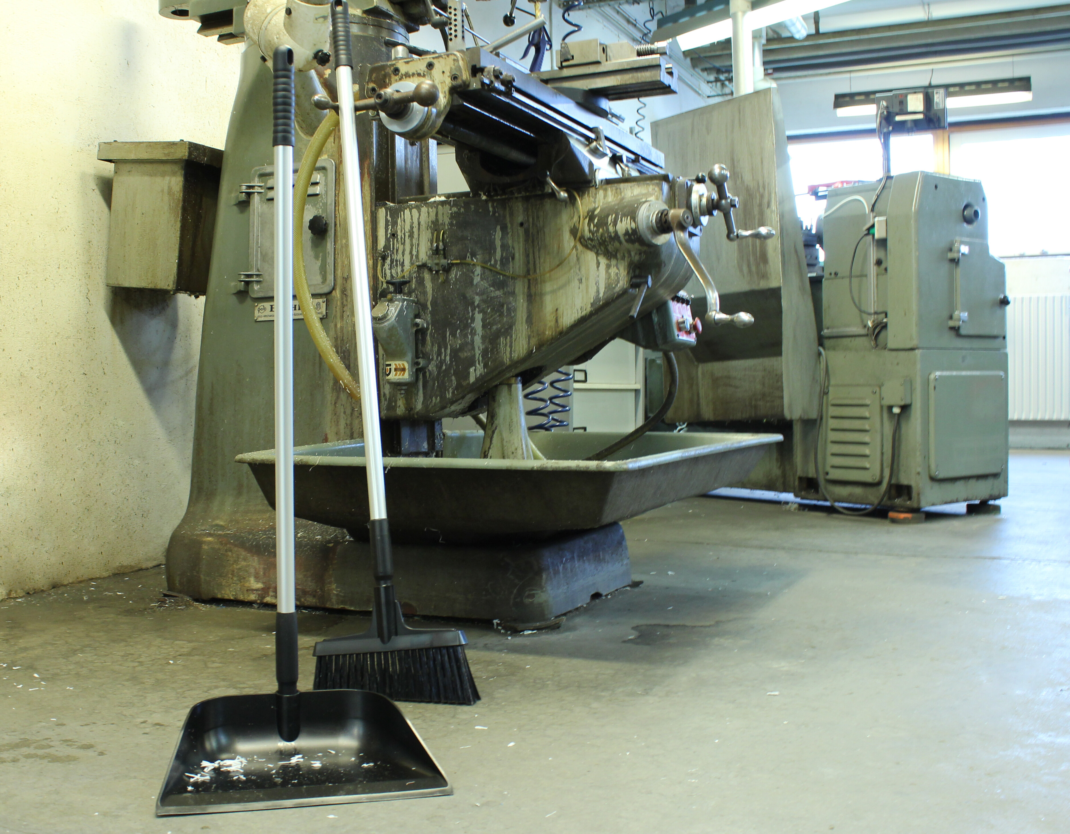 Vikan Upright Dustpan, 330 mm, Blue