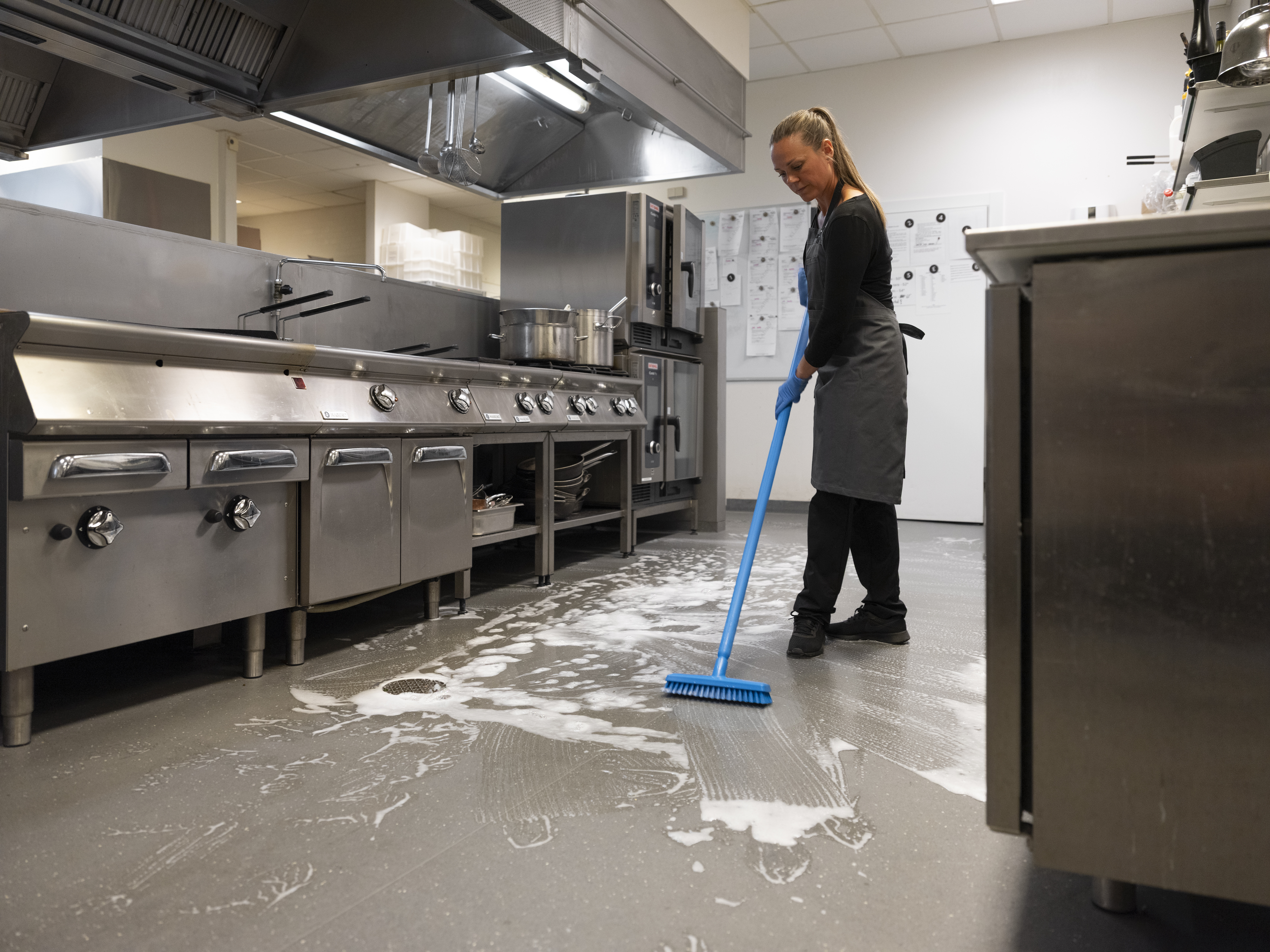 Vikan Deck Scrub, waterfed, 270 mm, Very hard, Blue