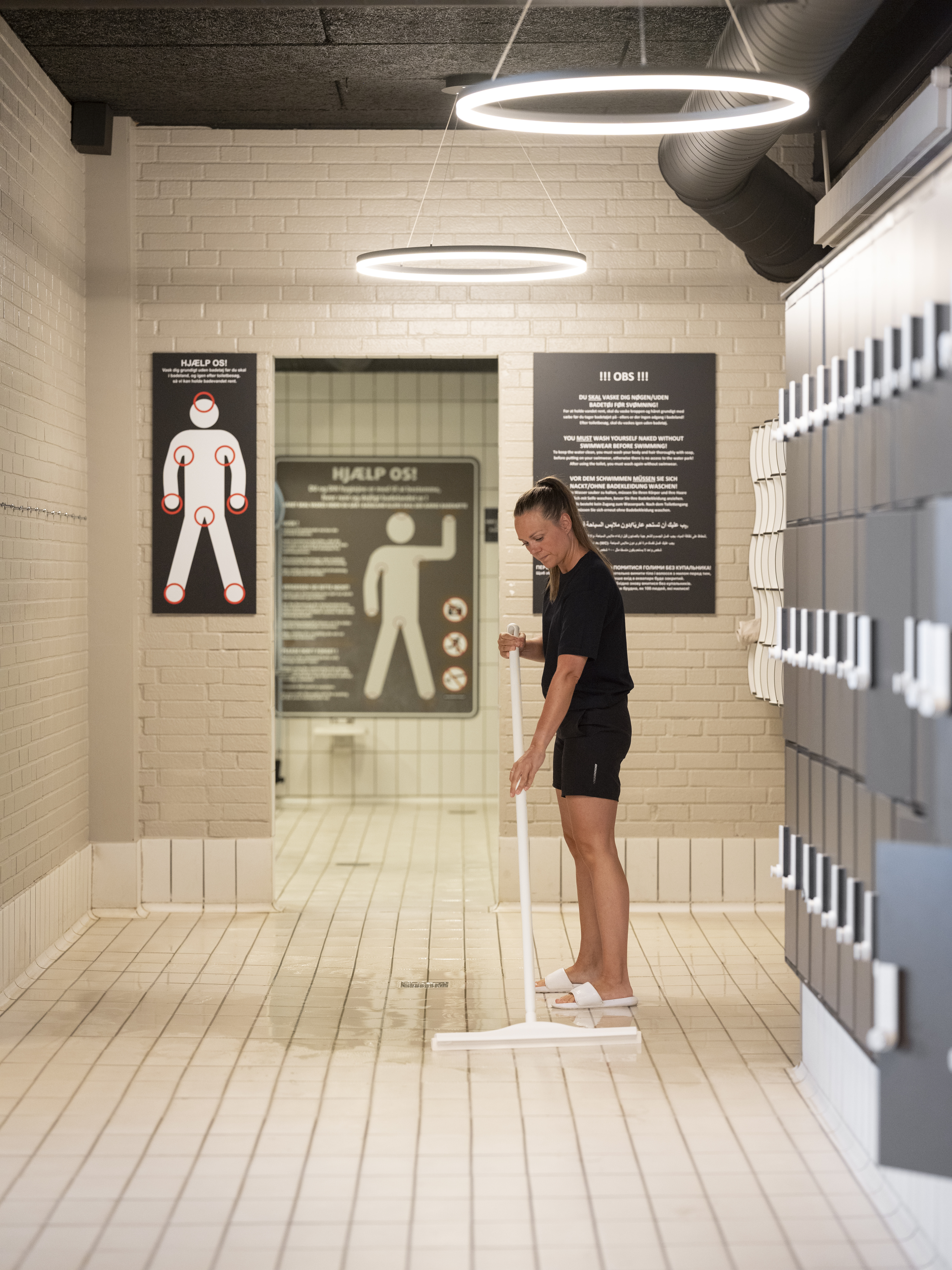 Vikan Hygienic Revolving Neck  Squeegee w/replacement cassette, 600 mm, Blue