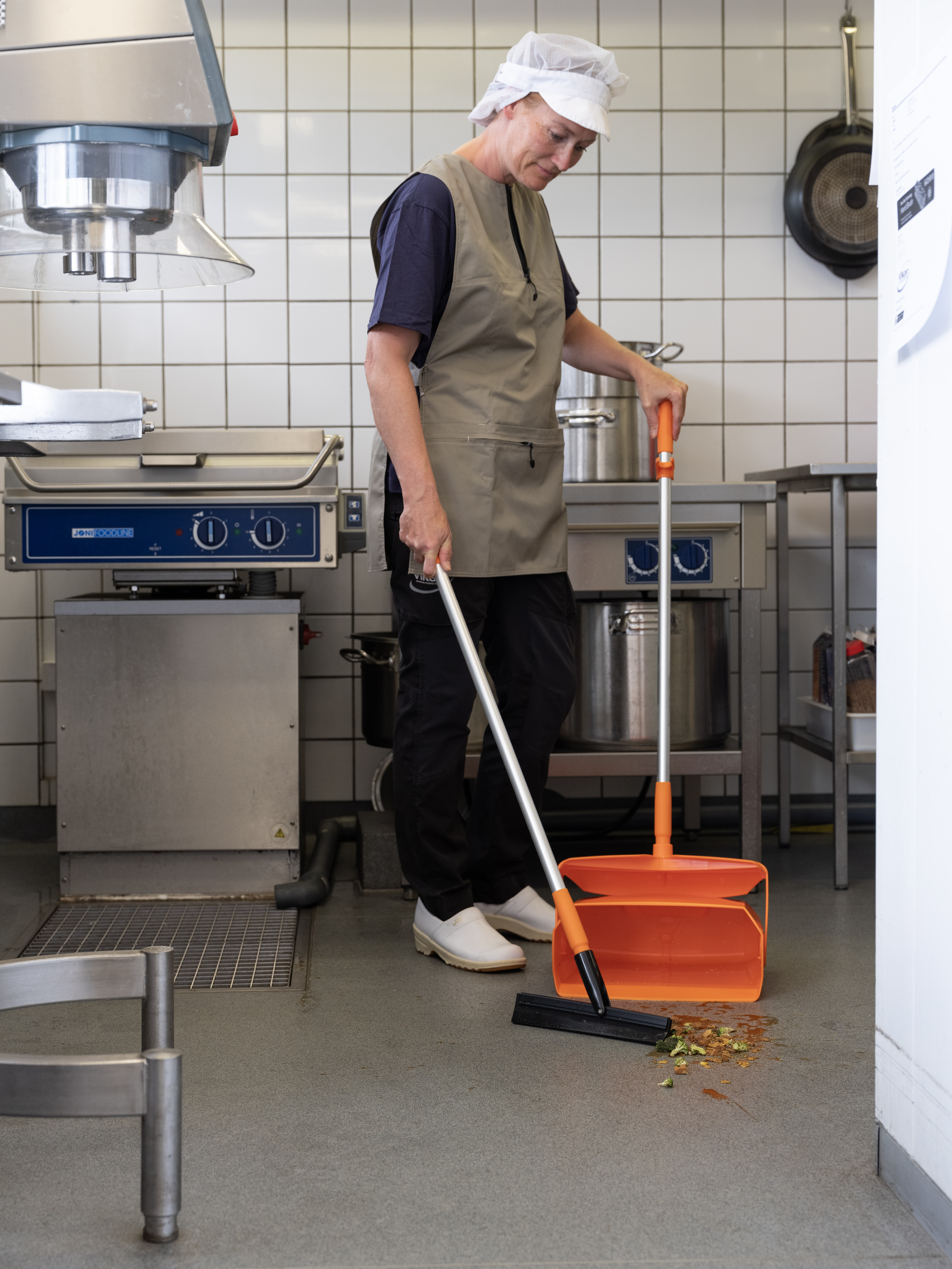 Vikan Dustpan set, closable with broom, 350 mm, Medium, Blue