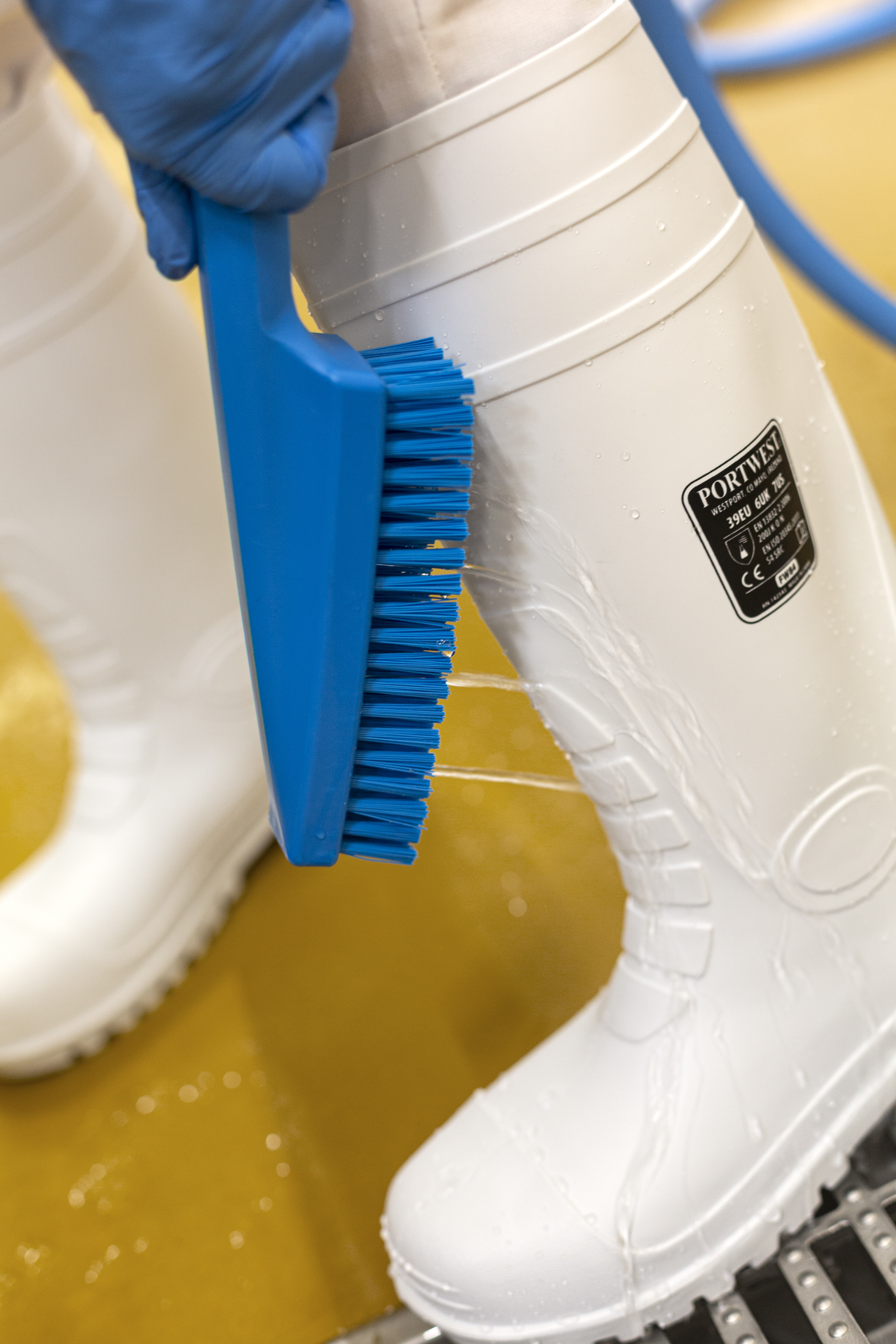 Vikan Hand Brush, waterfed, 330 mm, Hard, Blue