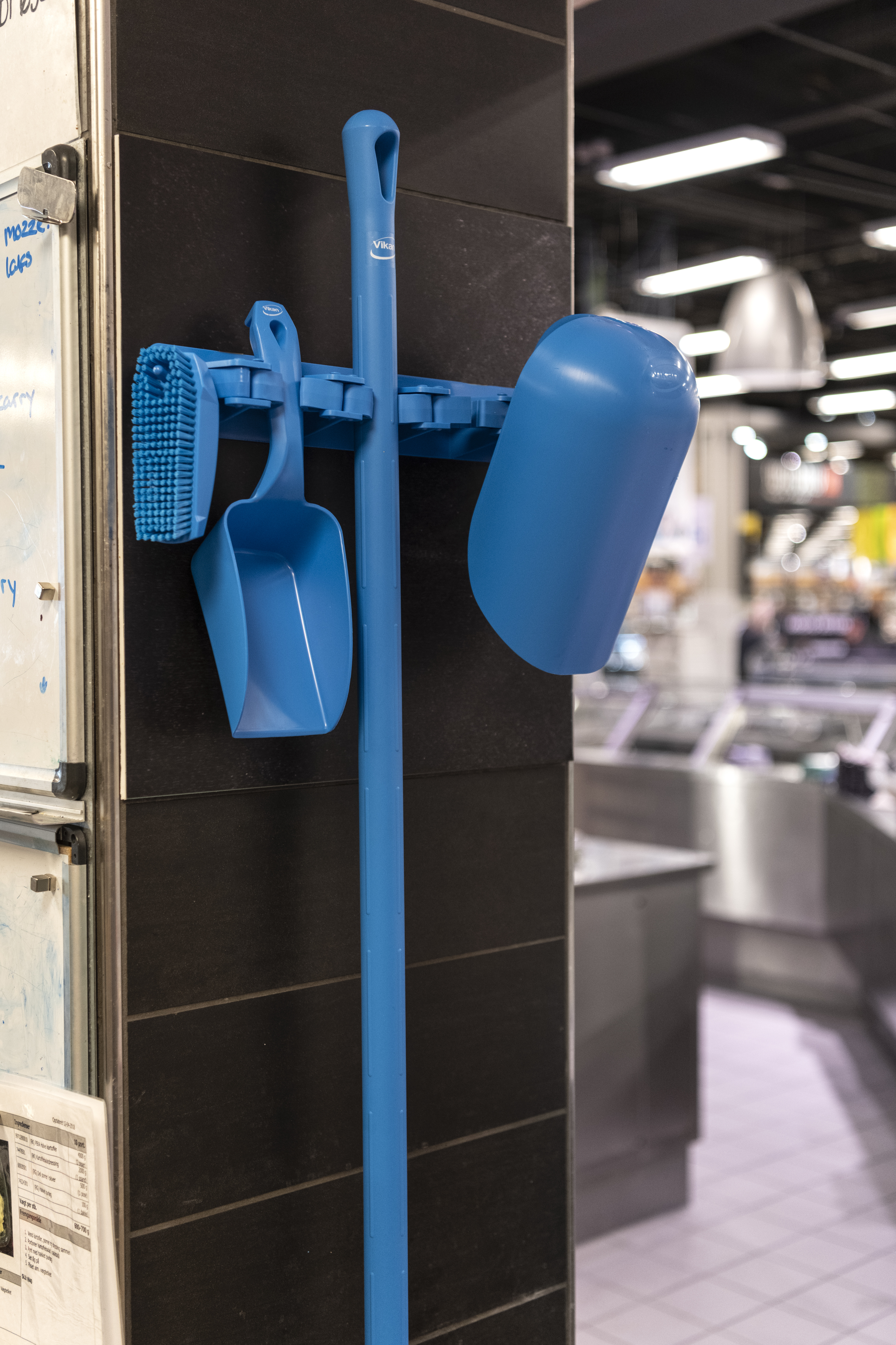 Vikan Hand Scoop, 1 Litre, Blue