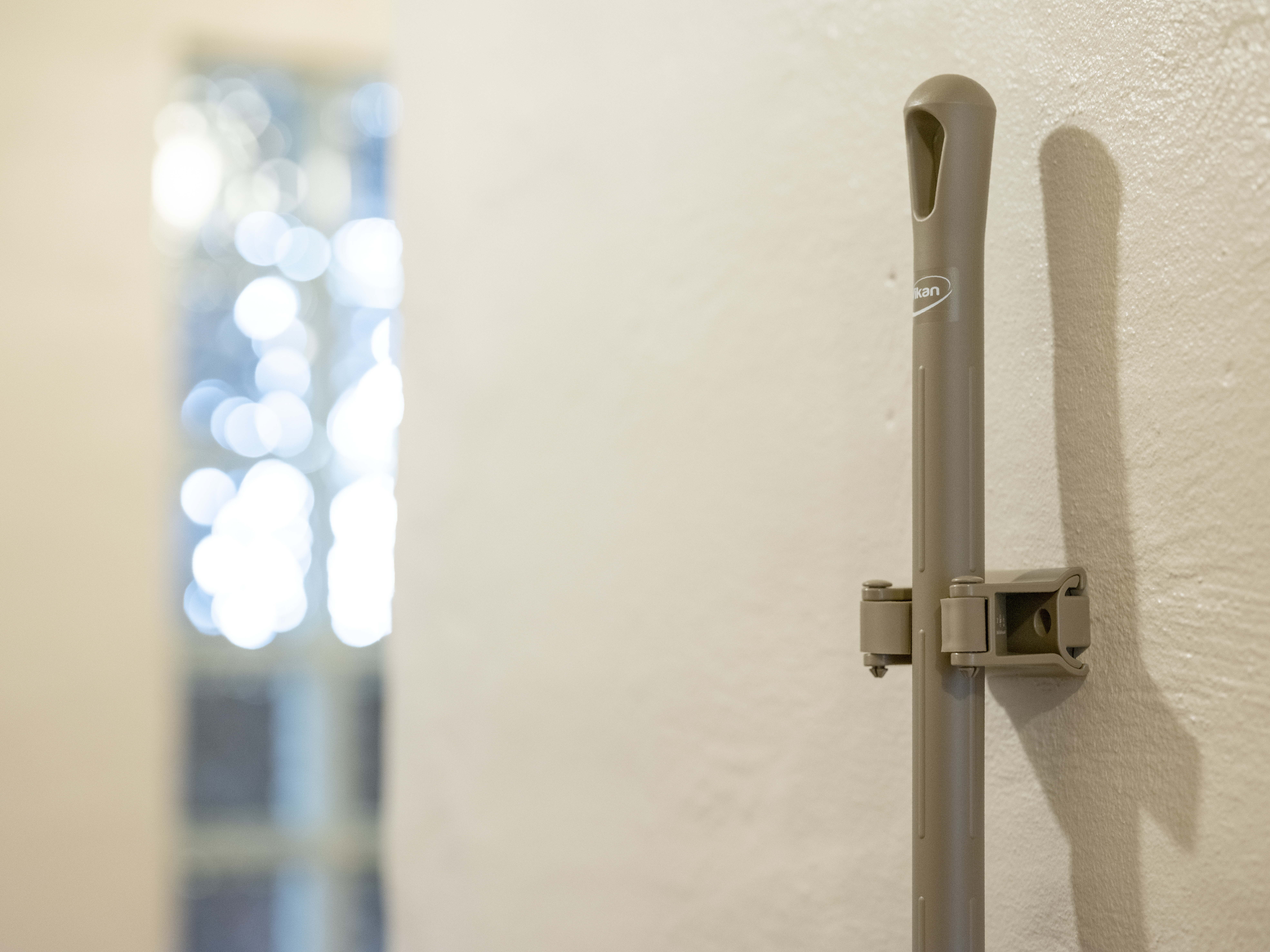 Vikan, Hygienic Wall Bracket, Grip Band Module, 82 mm, Blue