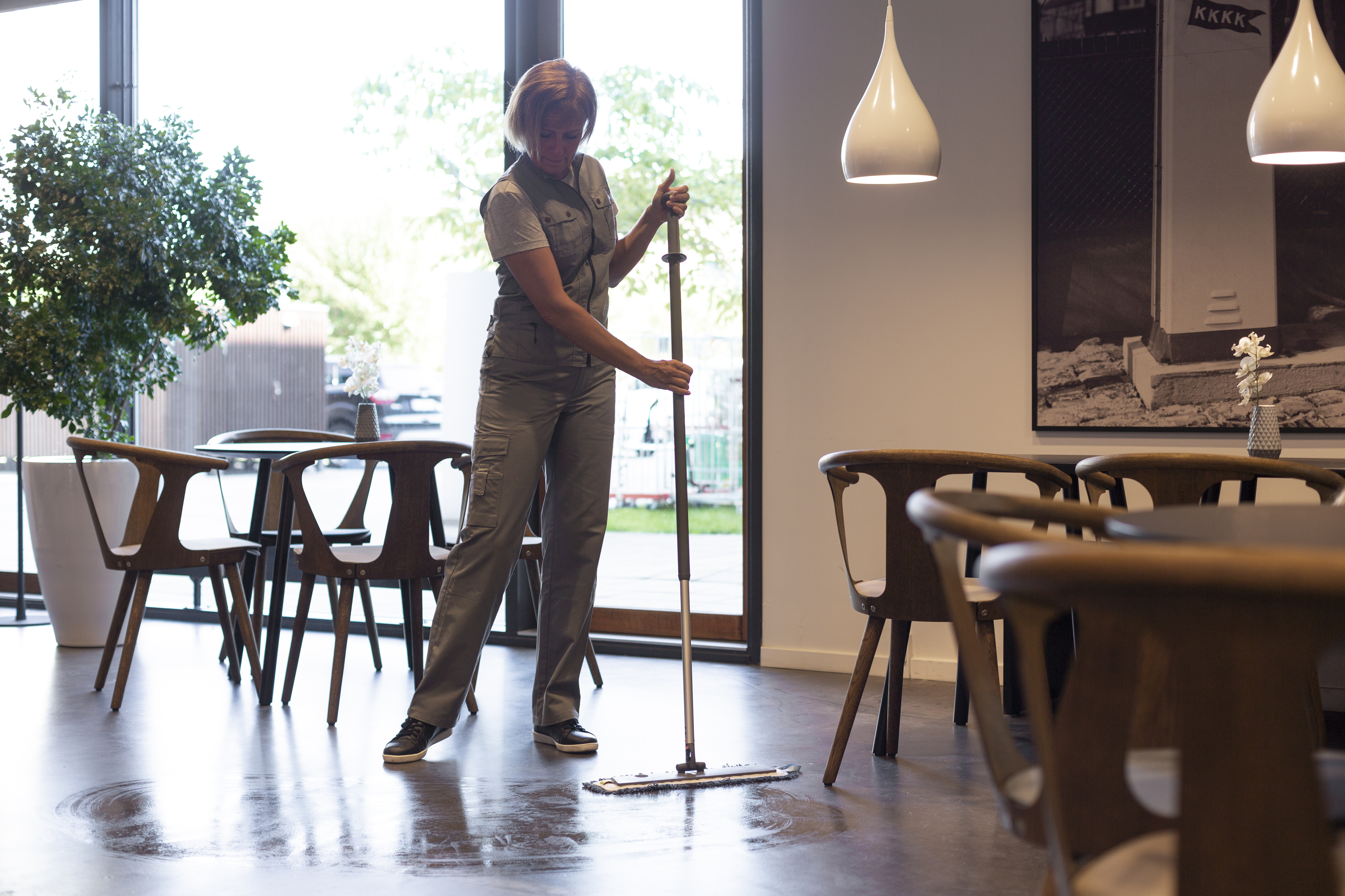 Vikan Damp 42 Dark Microfibre Mop, Hook & Loop, 40 cm, Grey