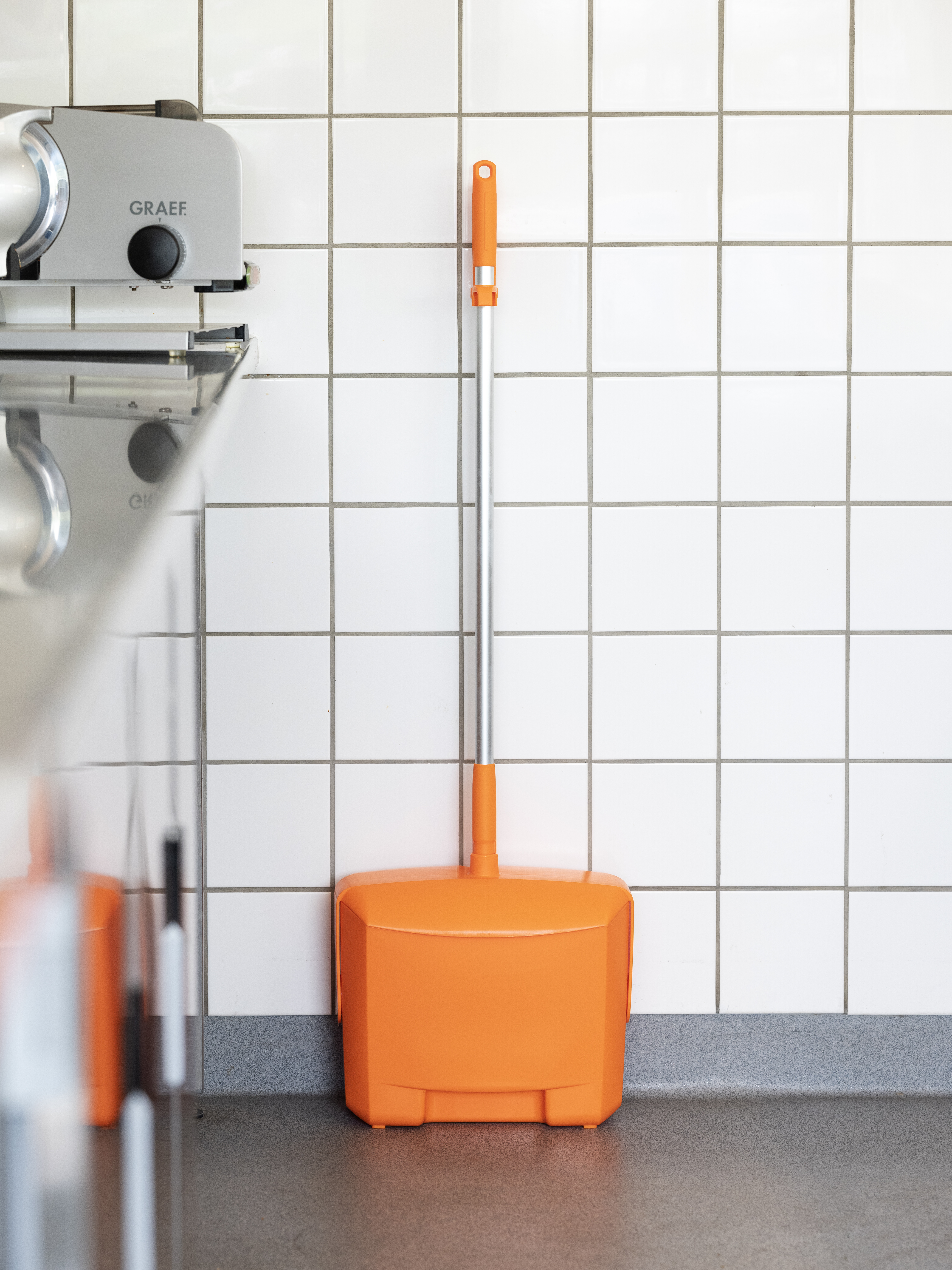 Vikan Dustpan set, closable with broom, 350 mm, Medium, Blue