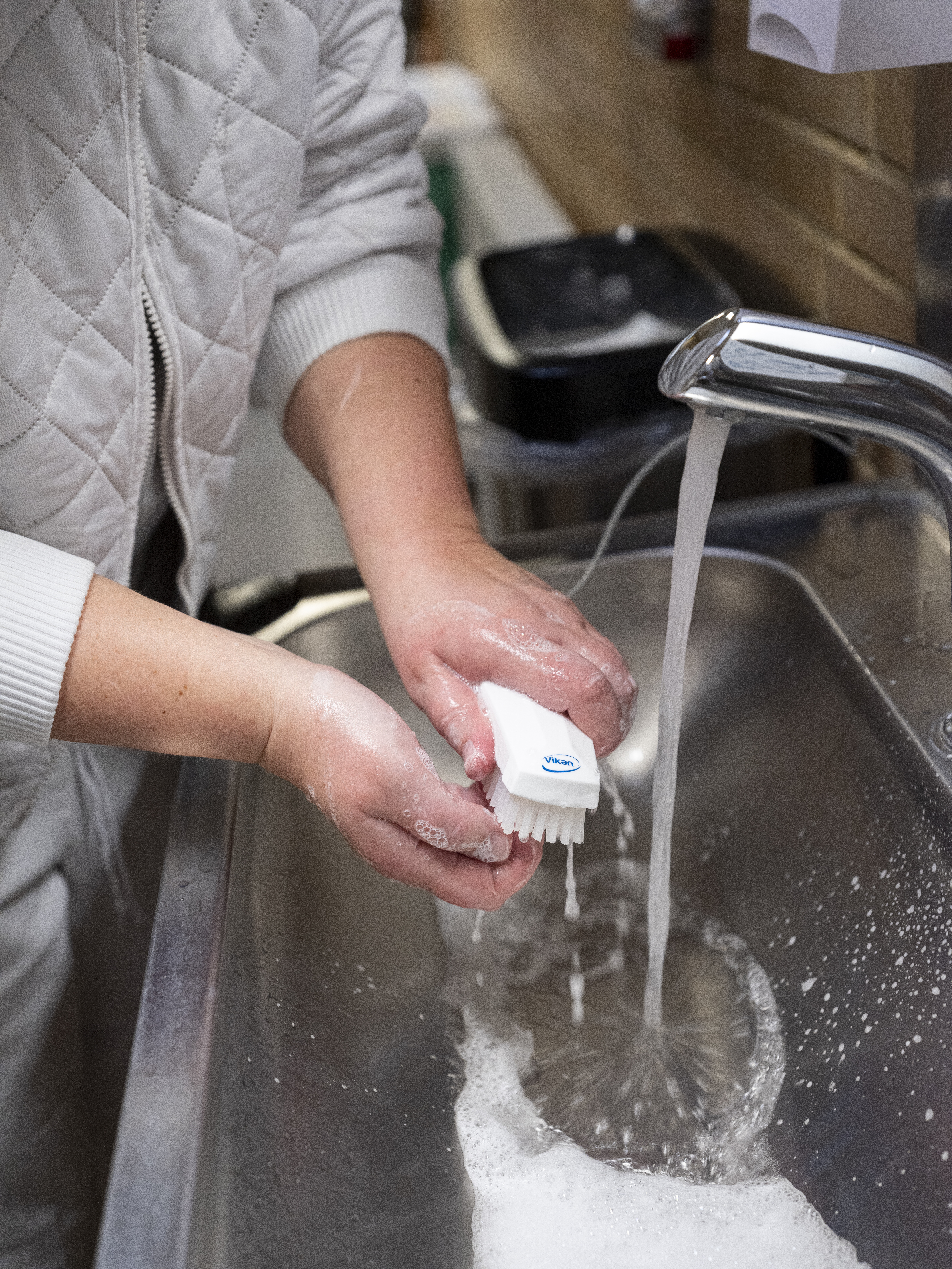 Vikan Hand Brush S / Nailbrush, 130 mm, Hard, Blue