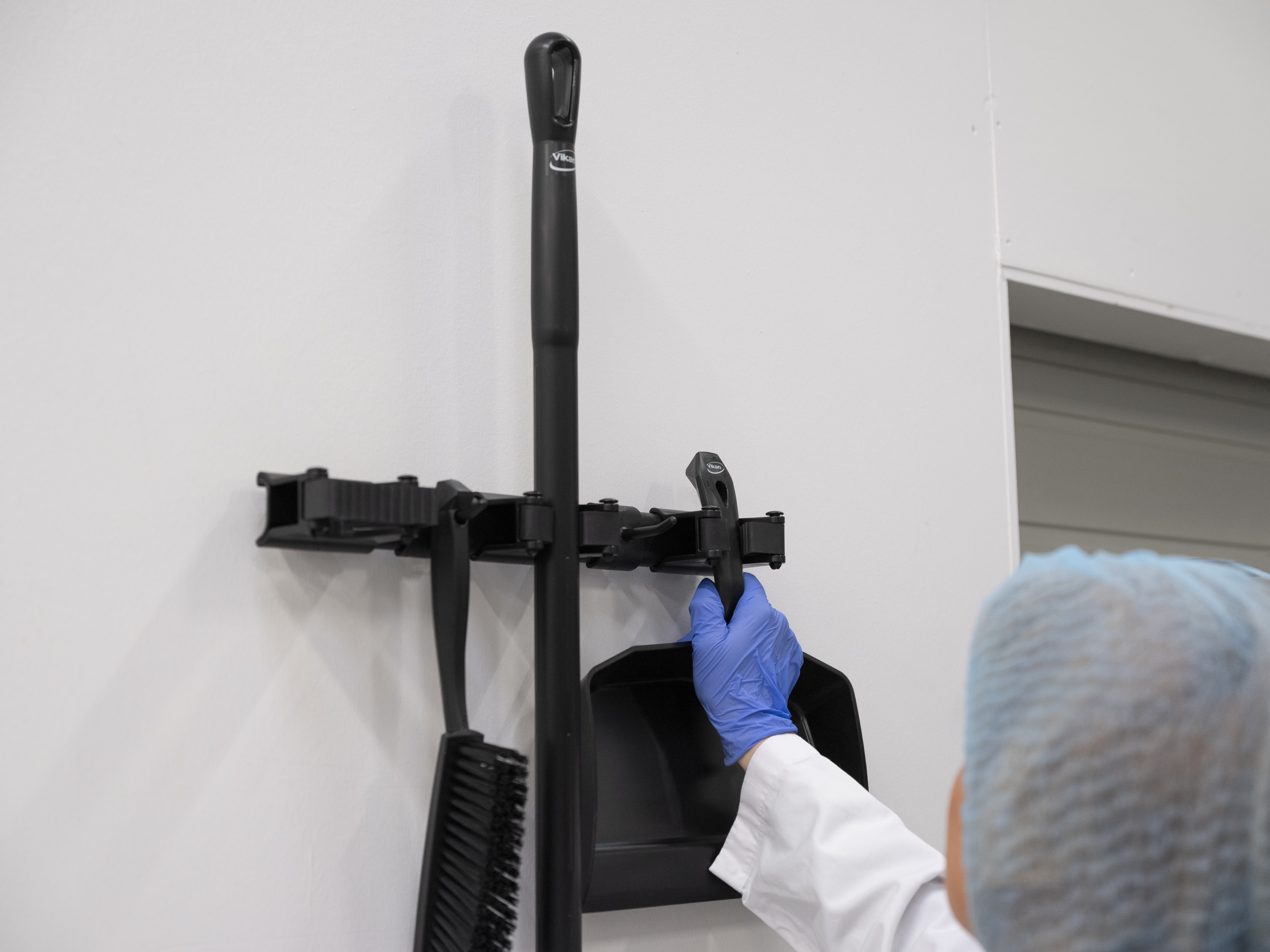 Vikan Hand Brush, 330 mm, Medium, Blue