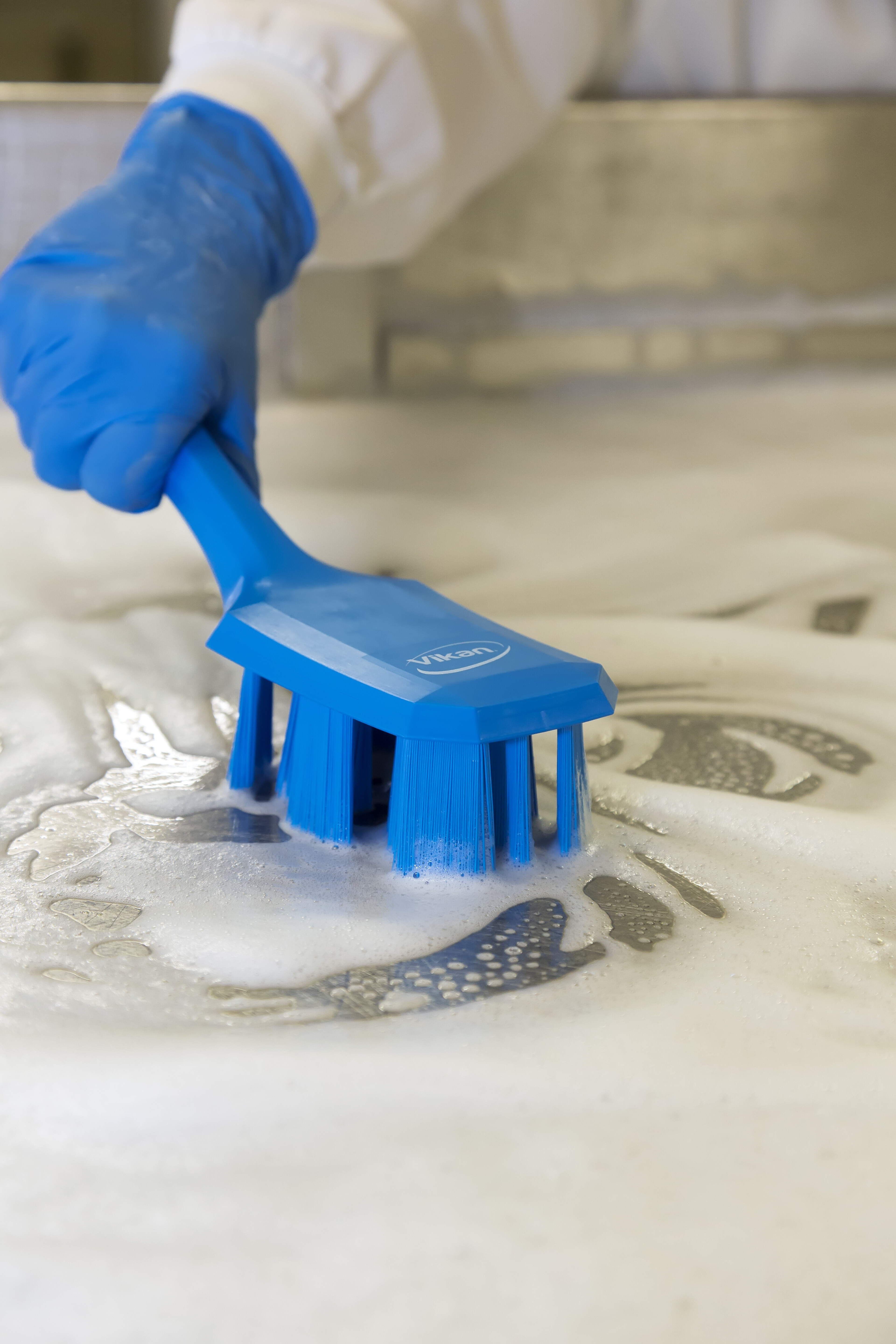 Vikan UST Hand Brush w/short handle, 260 mm, Hard, Blue