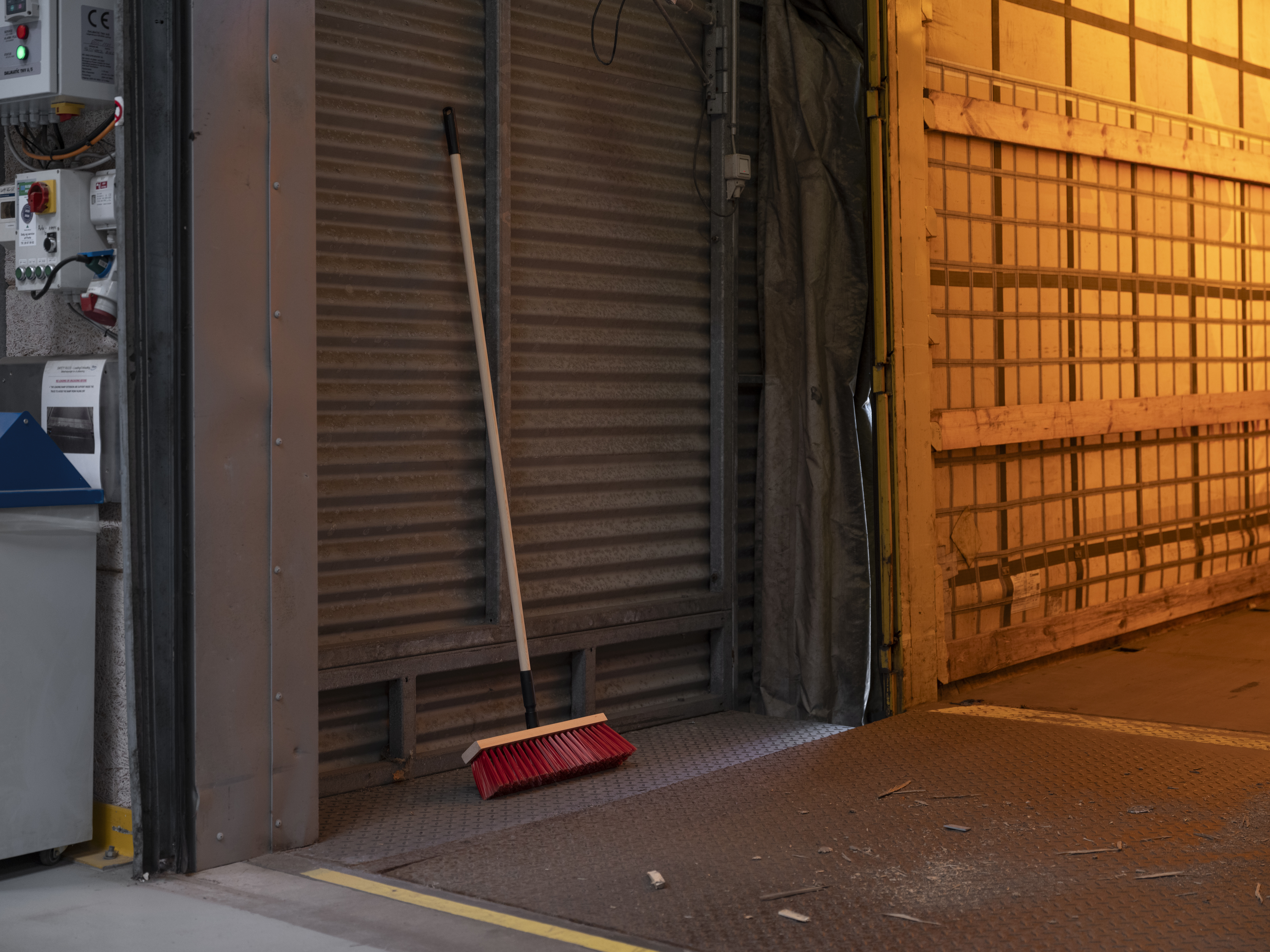 Vikan Street Broom w/Thread for Handle, FSC™ 100% PBN-COC-059222, 540 mm, Hard, Wood