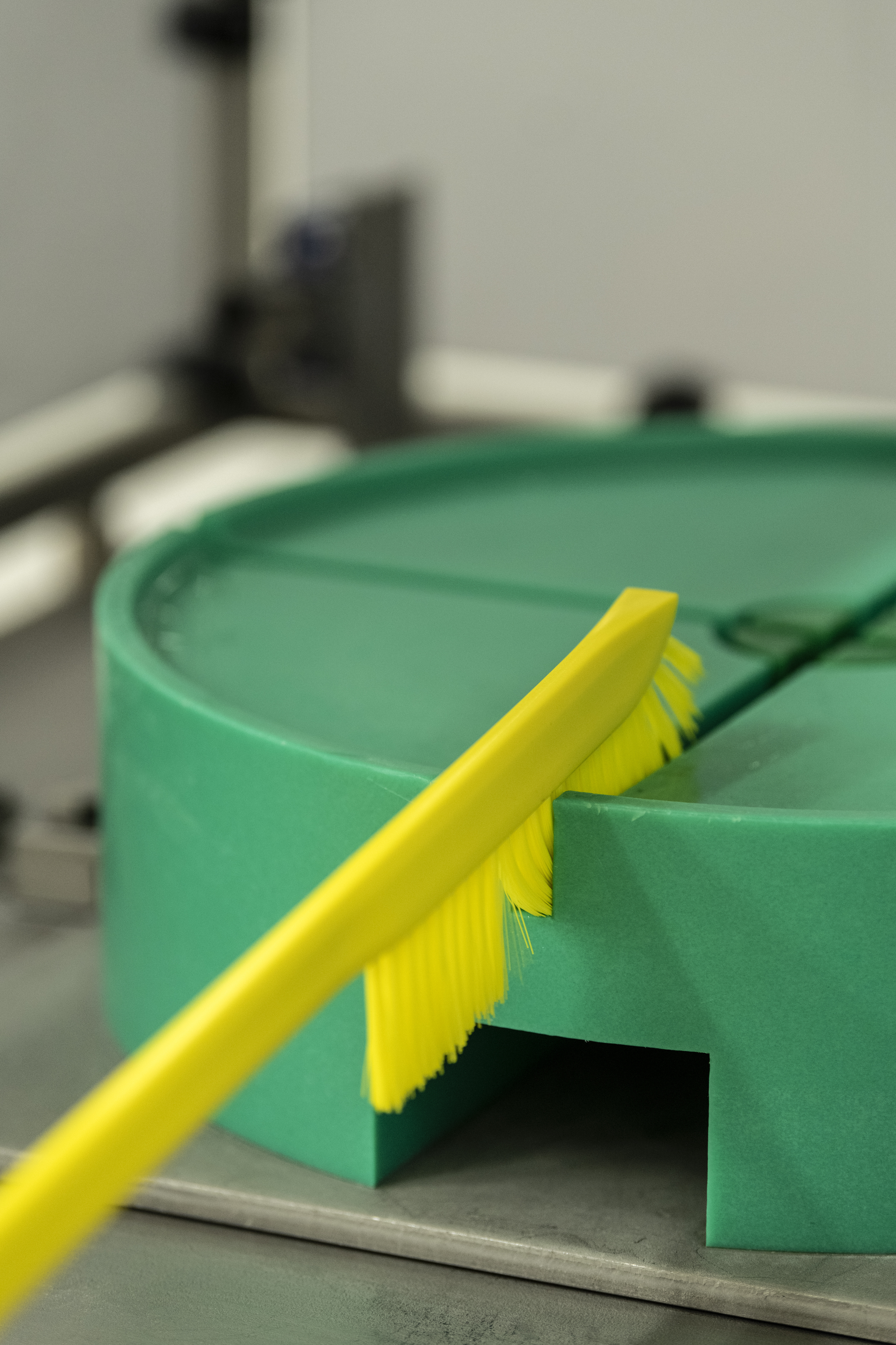 Vikan Ultra-Slim Cleaning Brush with Long Handle, 600 mm, Medium, Blue