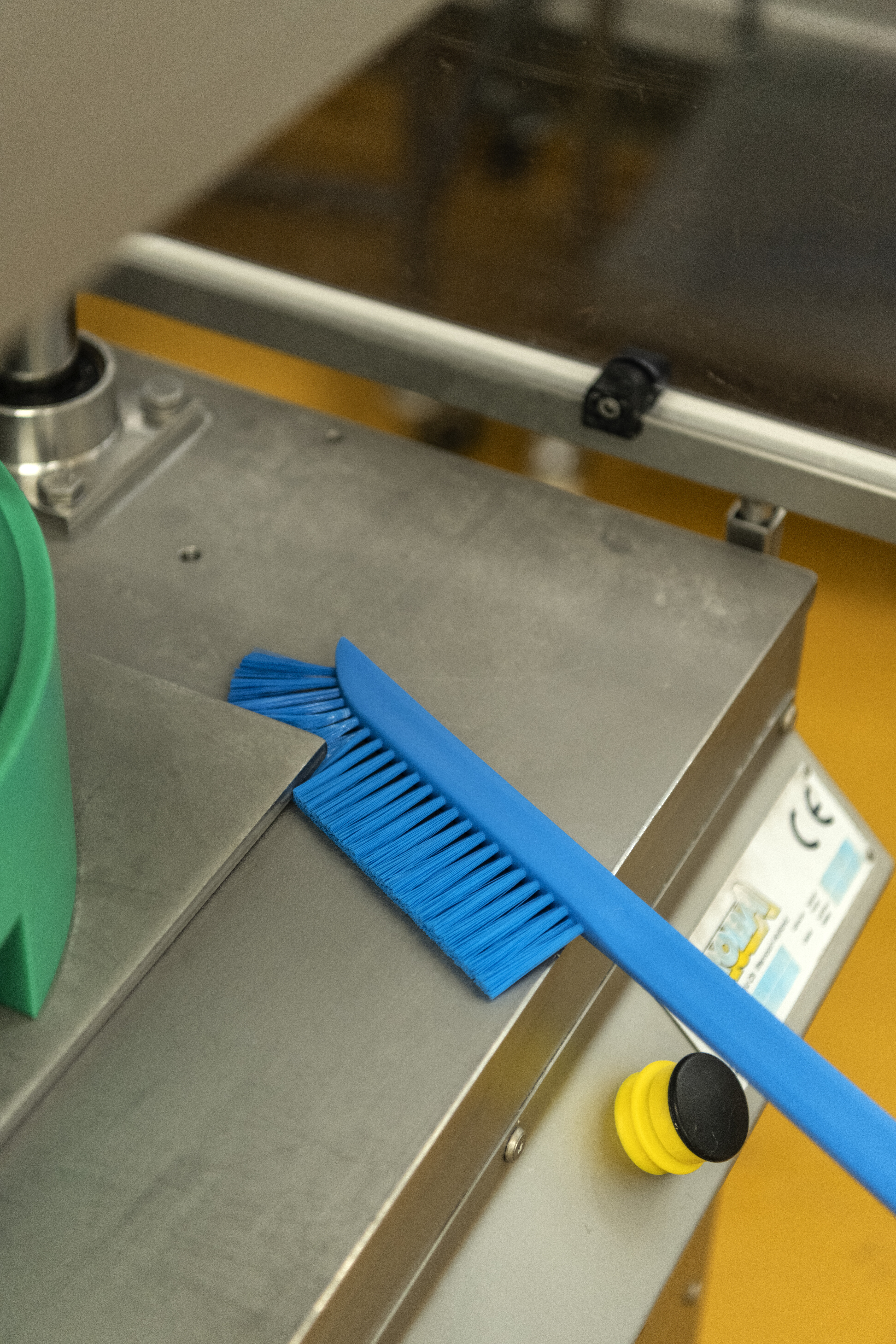 Vikan Ultra-Slim Cleaning Brush with Long Handle, 600 mm, Medium, Blue