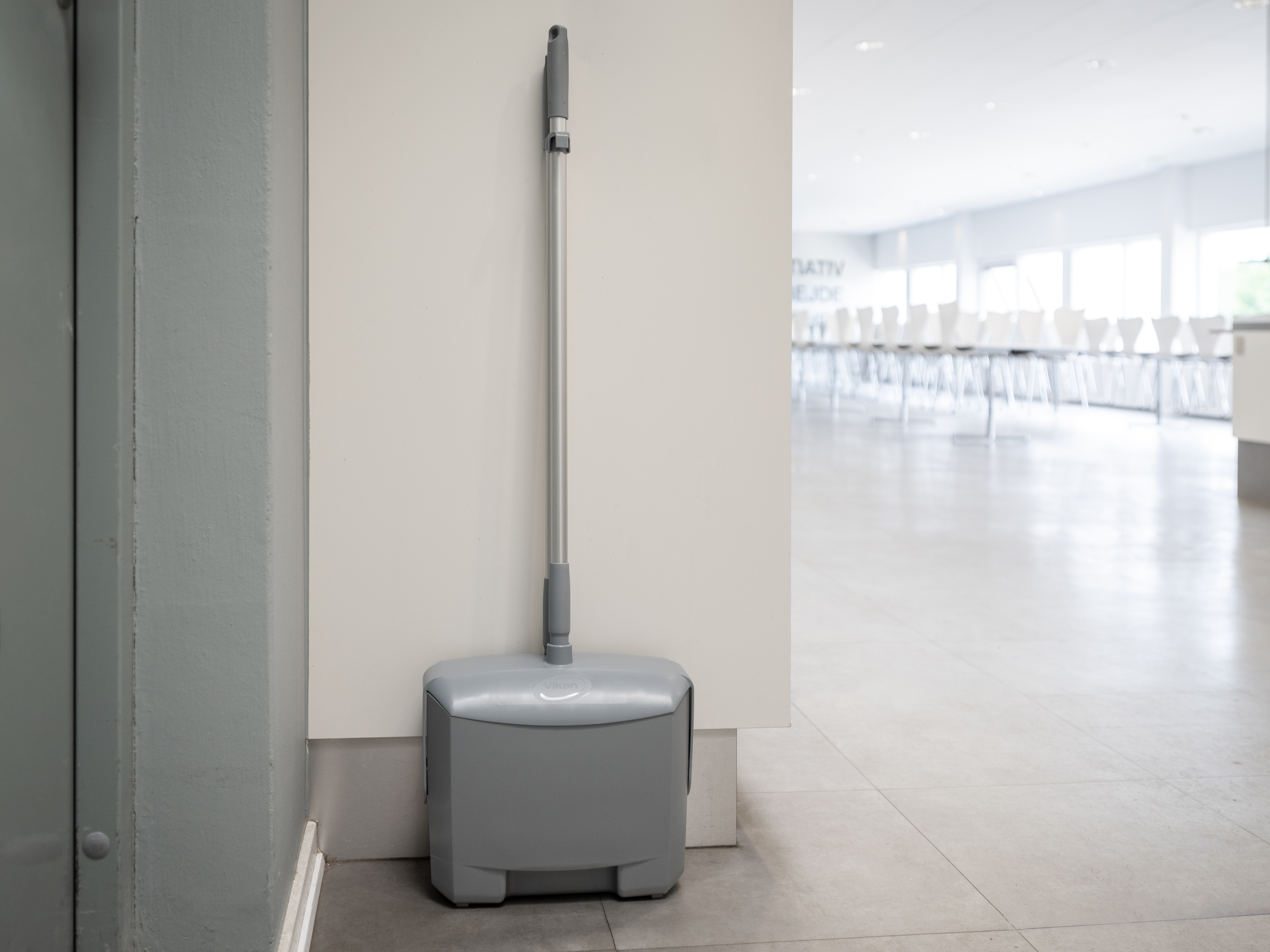 Vikan Dustpan set, closable with broom, 350 mm, Medium, Blue