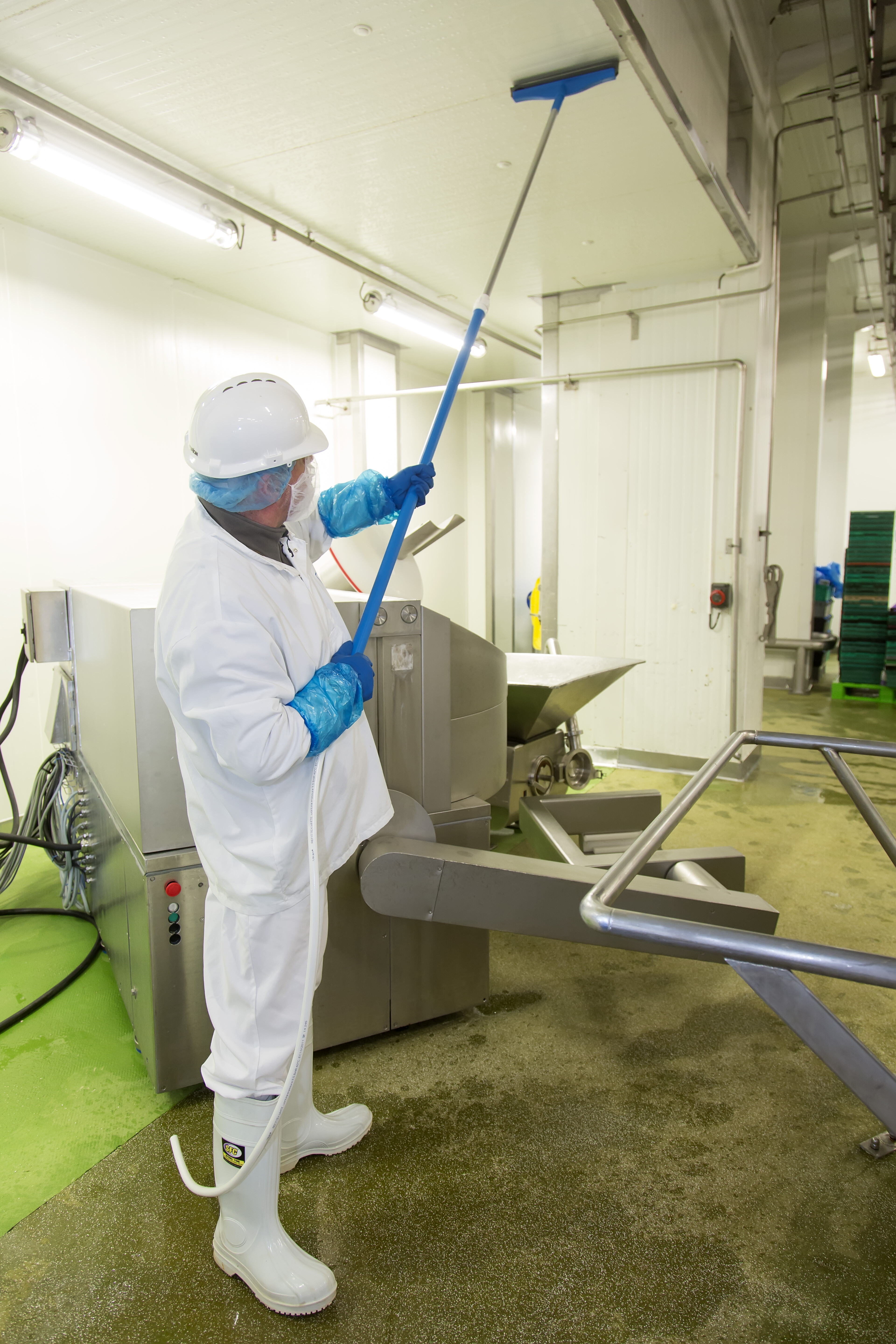 Vikan Aluminum Telescopic Handle, waterfed, w/Metal Nozzle (Q), 1600 - 2780 mm, Ø32 mm, Blue